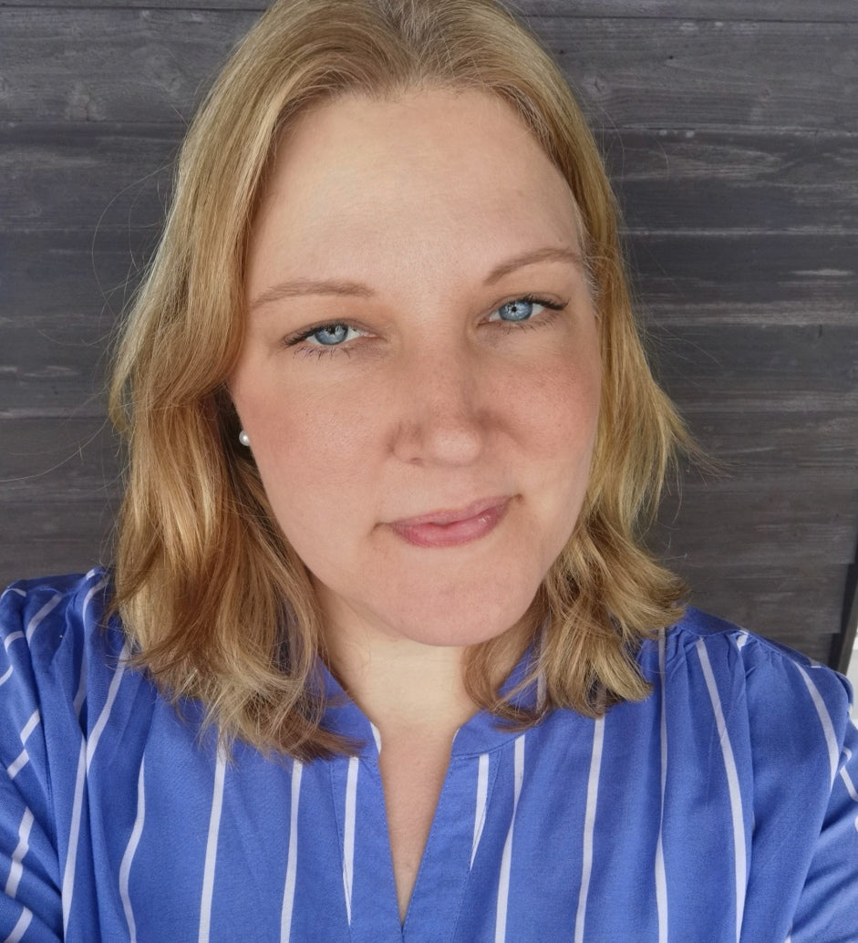 Ellinor Widerberg, designer hos Reveal Wallpaper, Sverige.