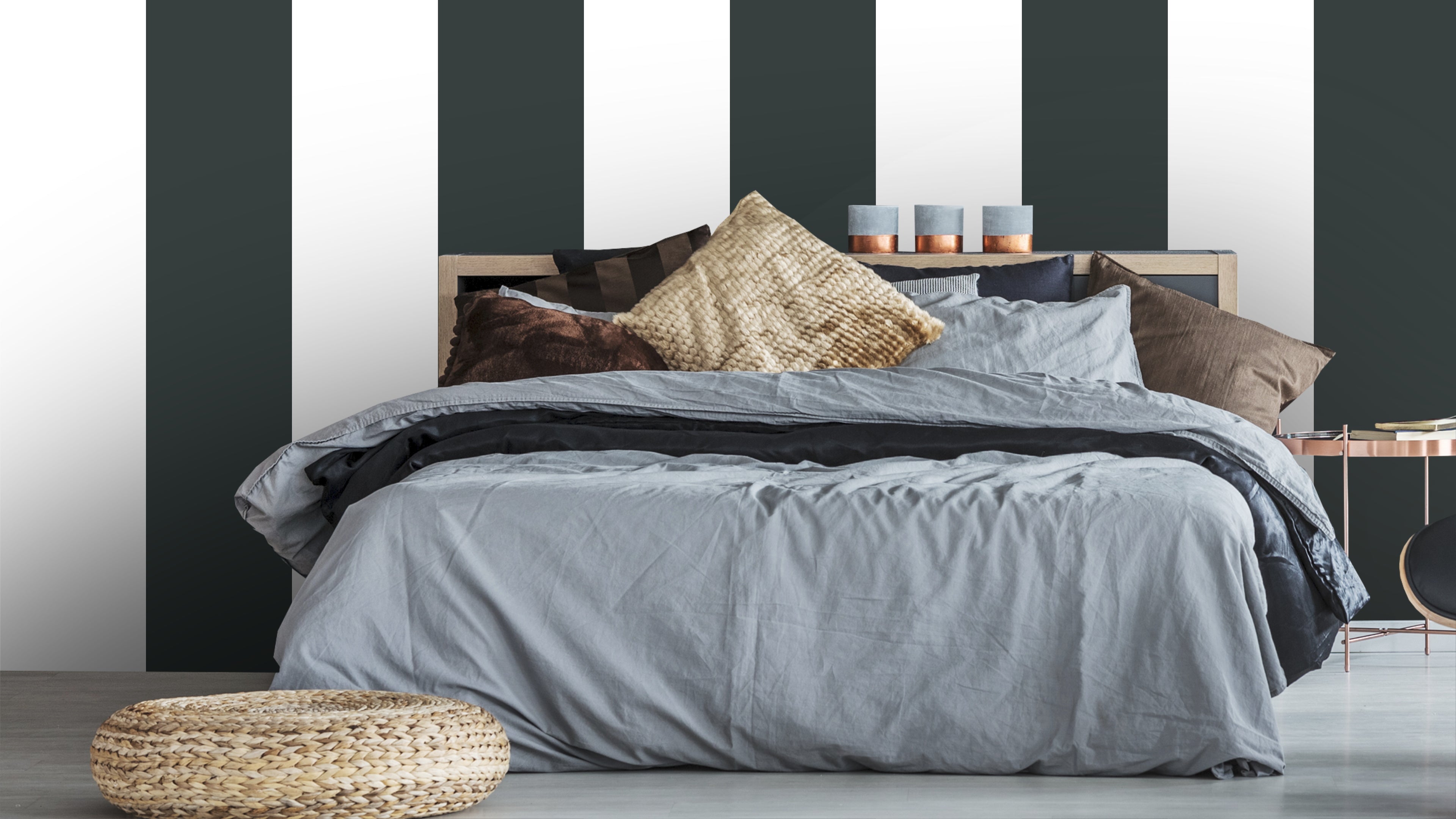 Big Stripes - Vit/Mörkgrå - Klassisk randig tapet med stark kontrast