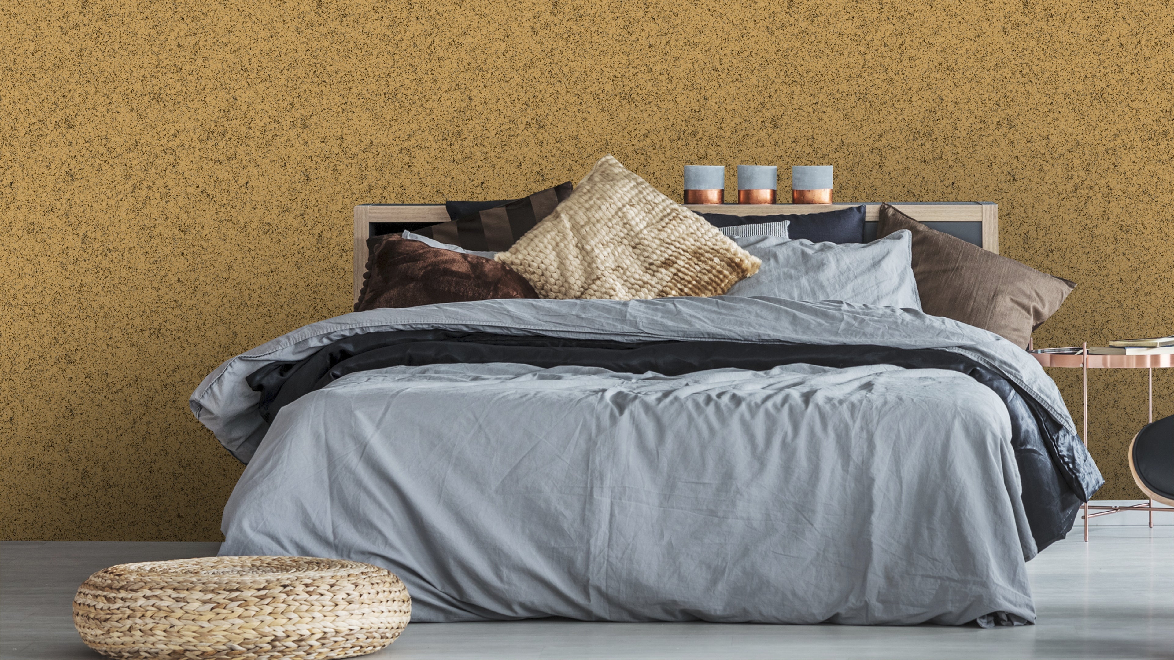 Reval Wallpaper Board Texture - Ockergul - Minimalistisk tapet med byggskivestruktur – högkvalitativ tapet för en personli...