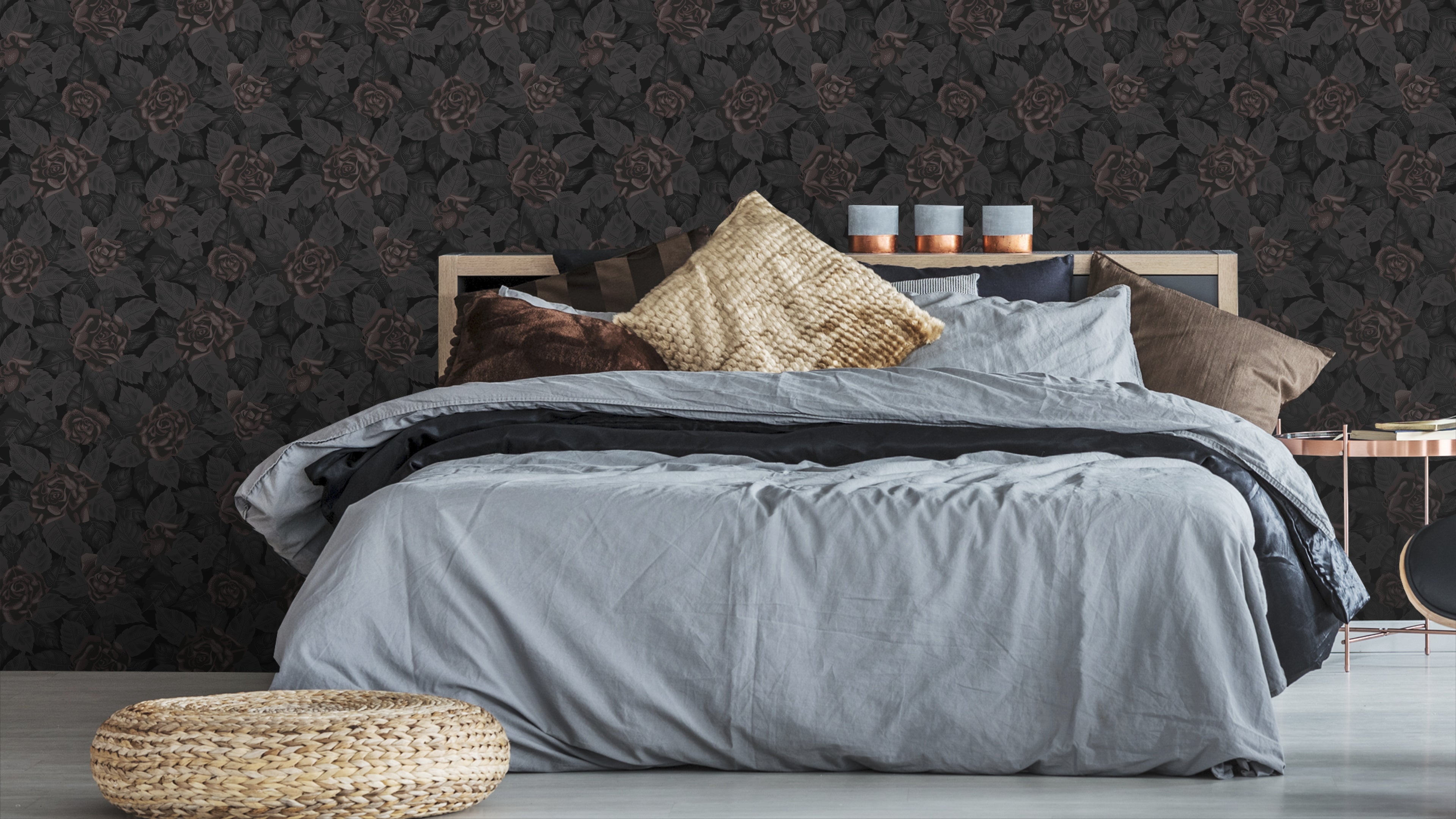 Dark Roses - Dramatisk tapet med mörka rosor i lila och svart