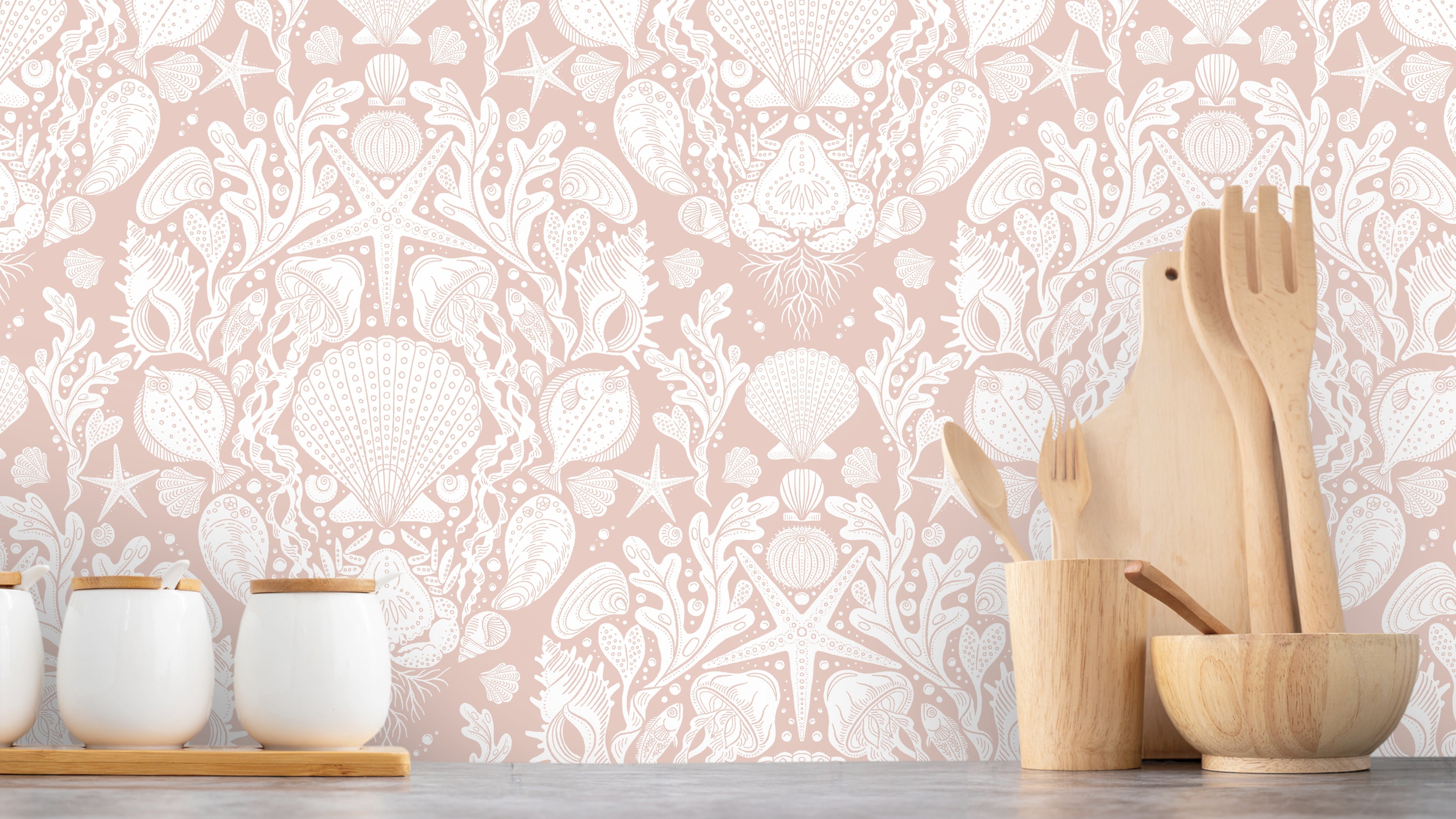 Deep Sea Damask - Blush – Marin tapet med havsdjur och växter