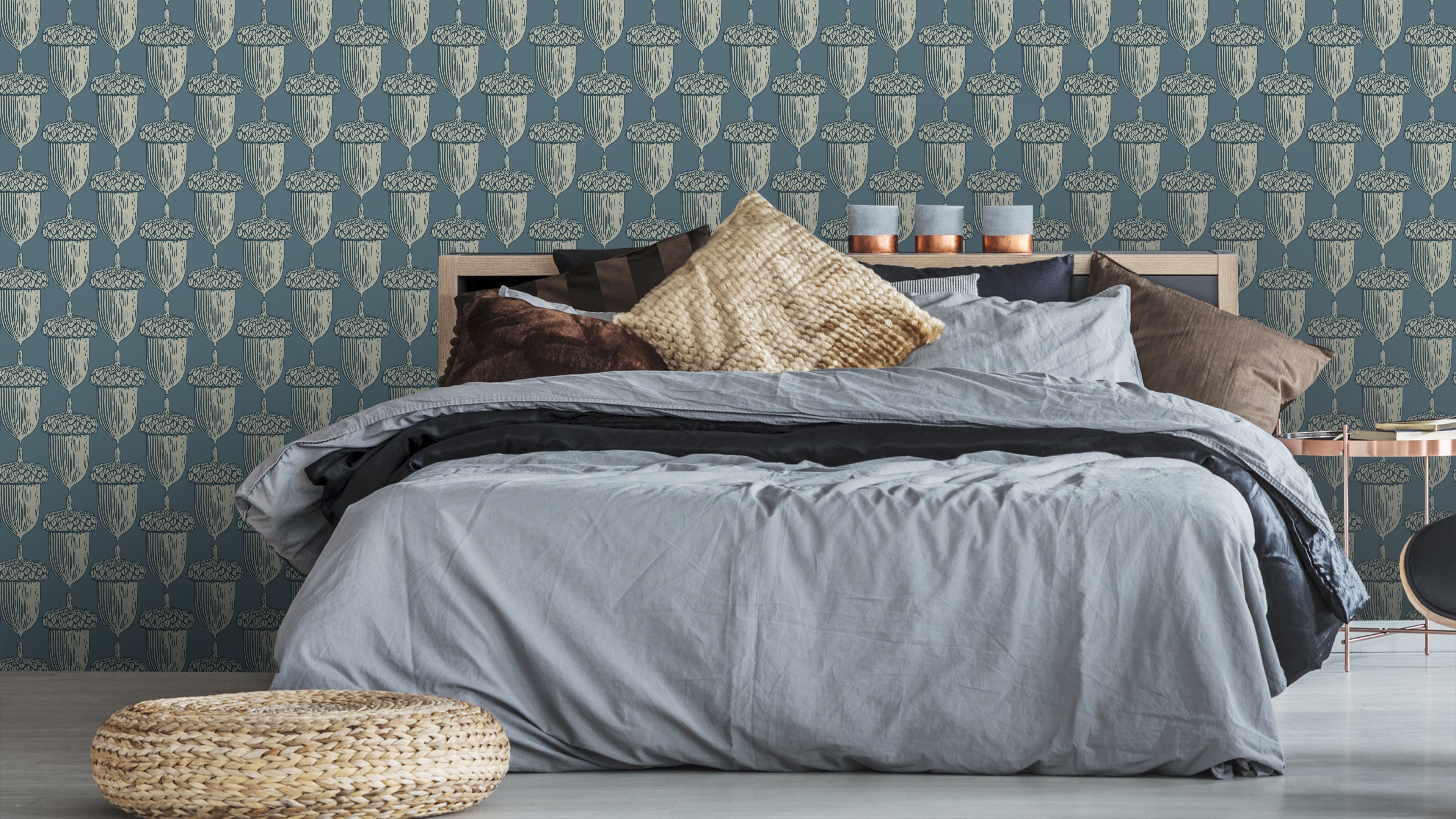 Acorn Midnight - Blå – Tapet med ekollonmönster i midnattsblå