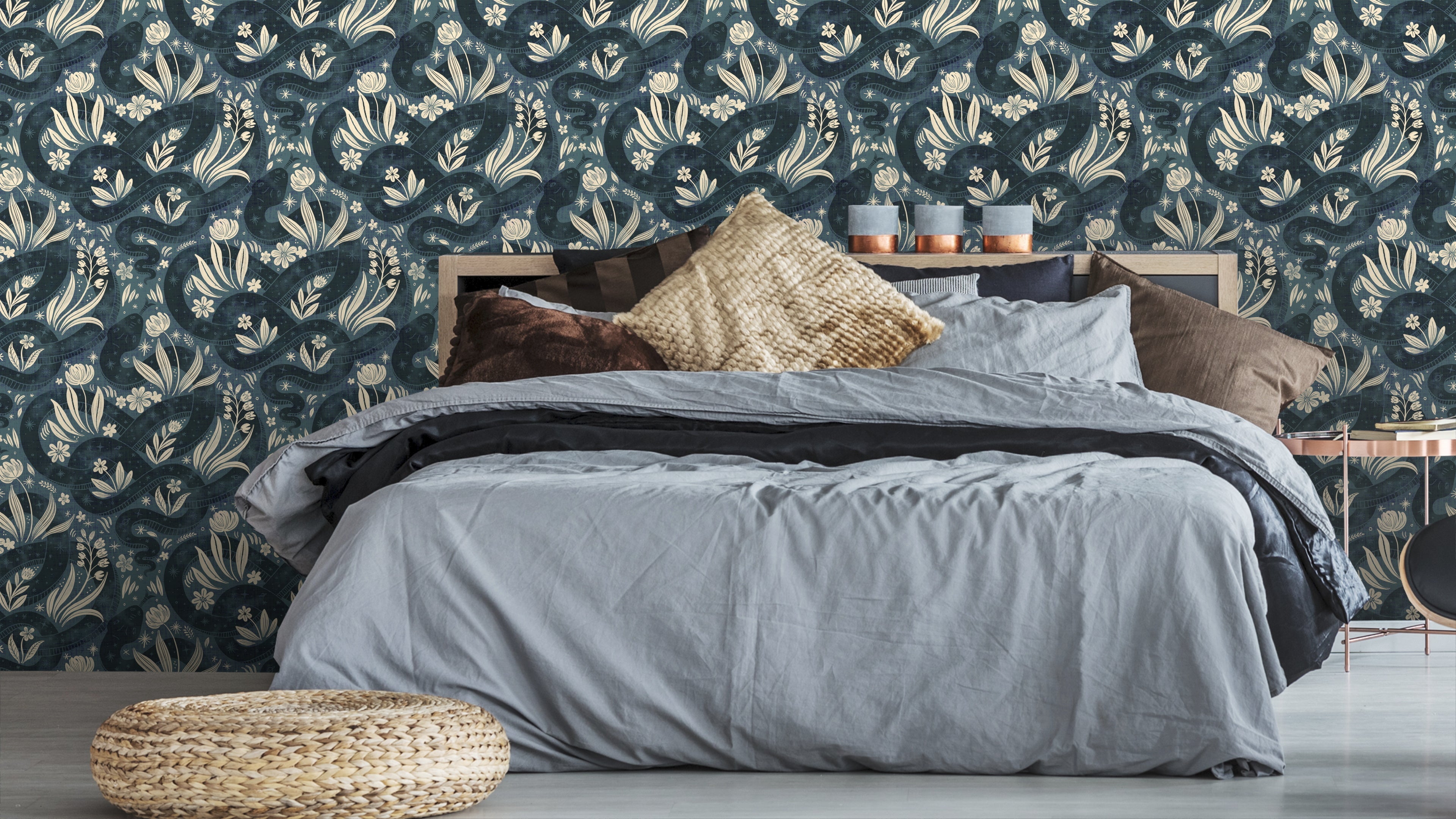 Space Serpent - Teal Blå/Beige Tapet med slingrande ormar och växter