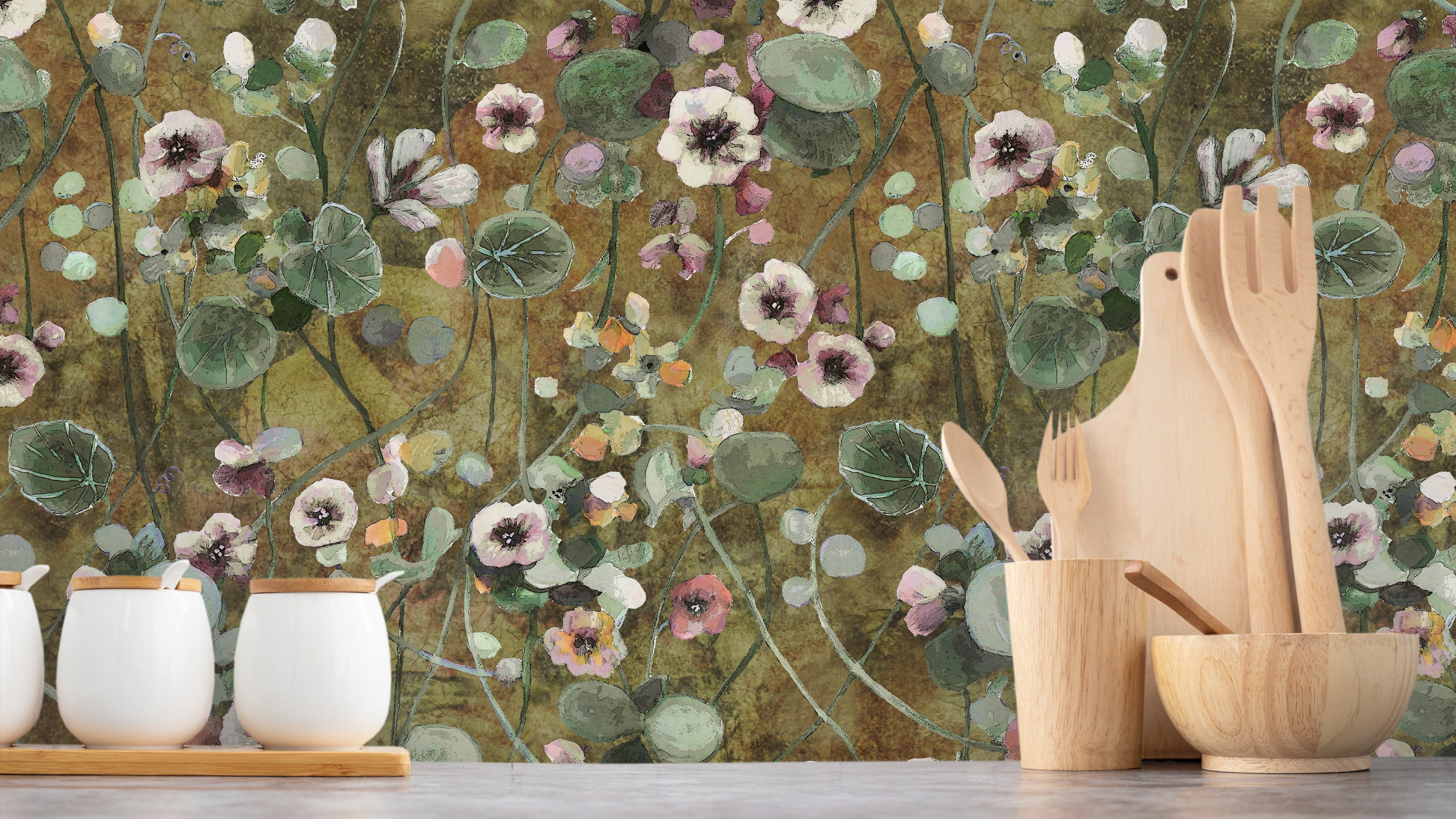 Reval Wallpaper Krasse - Ochre – Handmålad tapet med levande blommor i varma ockra toner – högkvalitativ tapet för en pers...