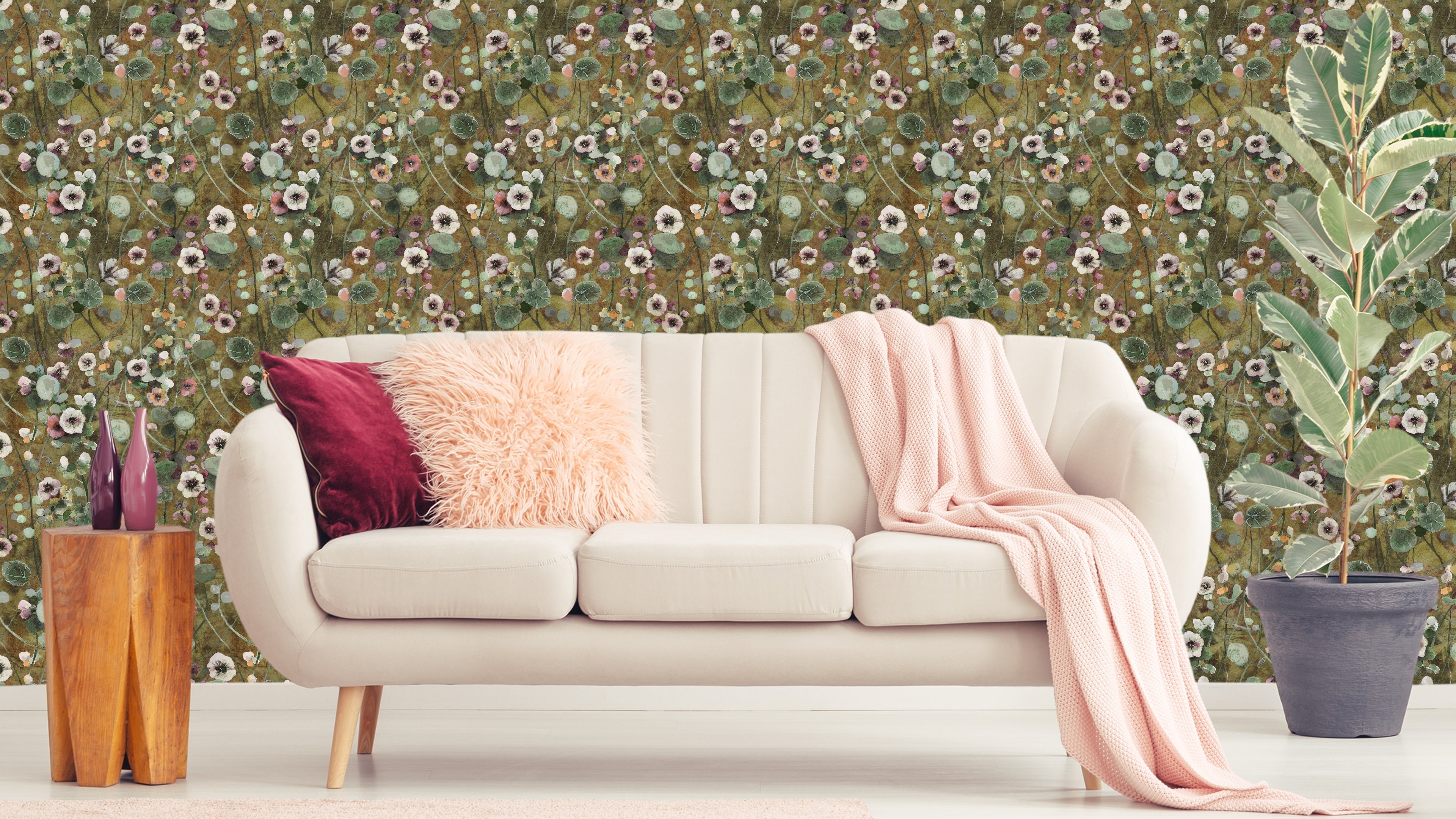 Krasse - Ochre – Handmålad tapet med levande blommor i varma ockra toner