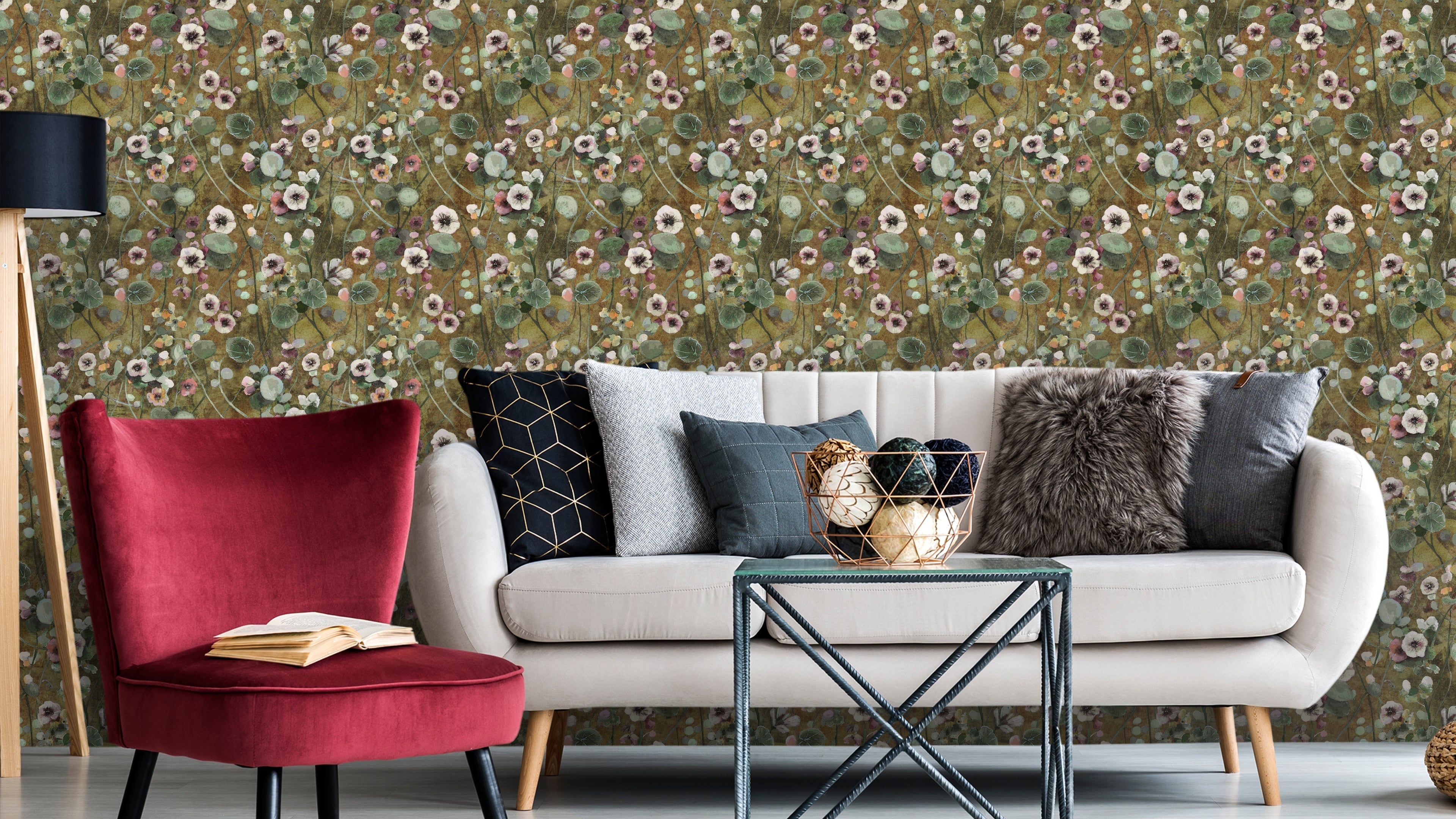 Krasse - Ochre – Handmålad tapet med levande blommor i varma ockra toner