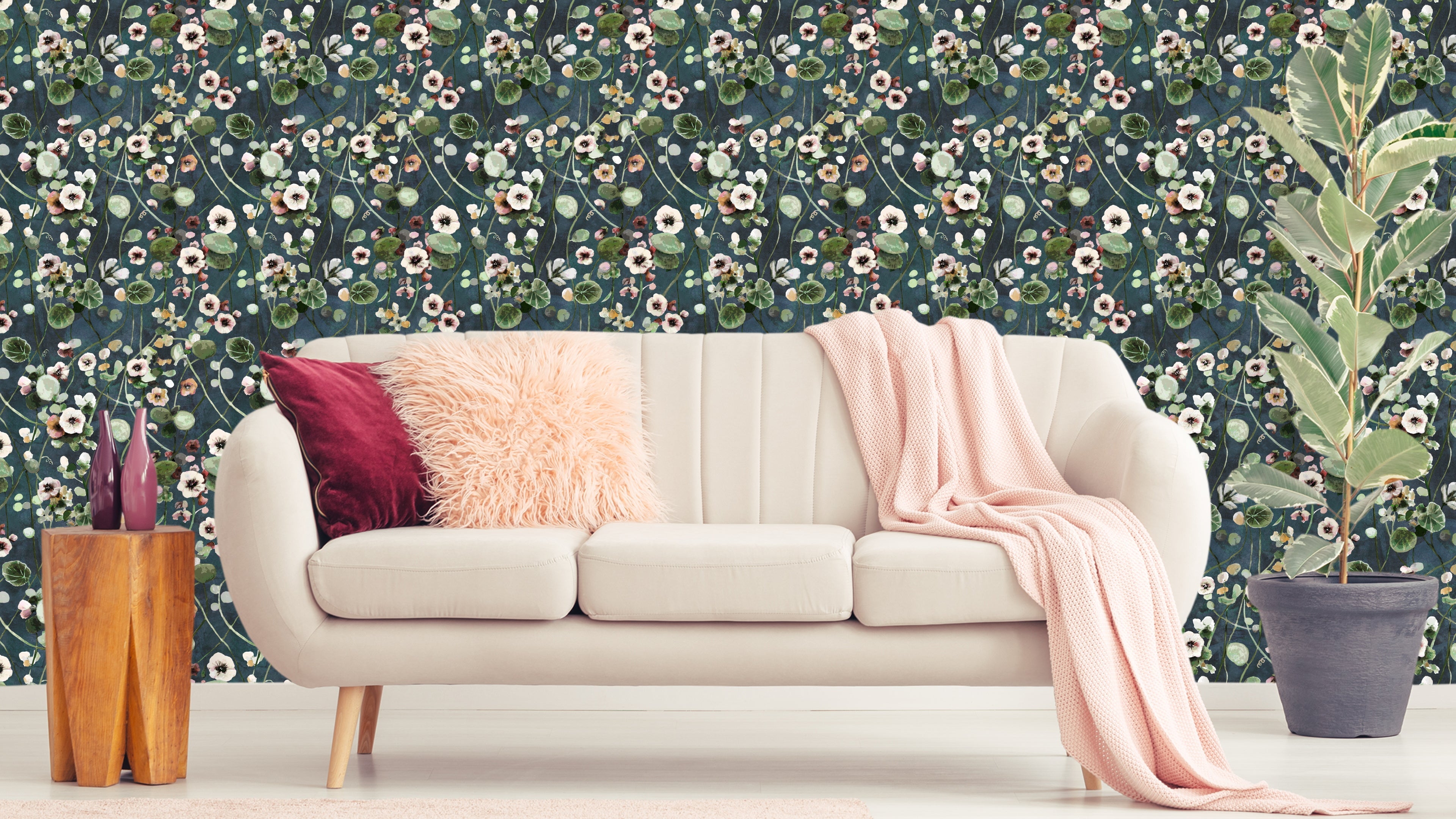 Krasse - Midnight Blå – Handmålad tapet med levande blommor i djupa blå toner