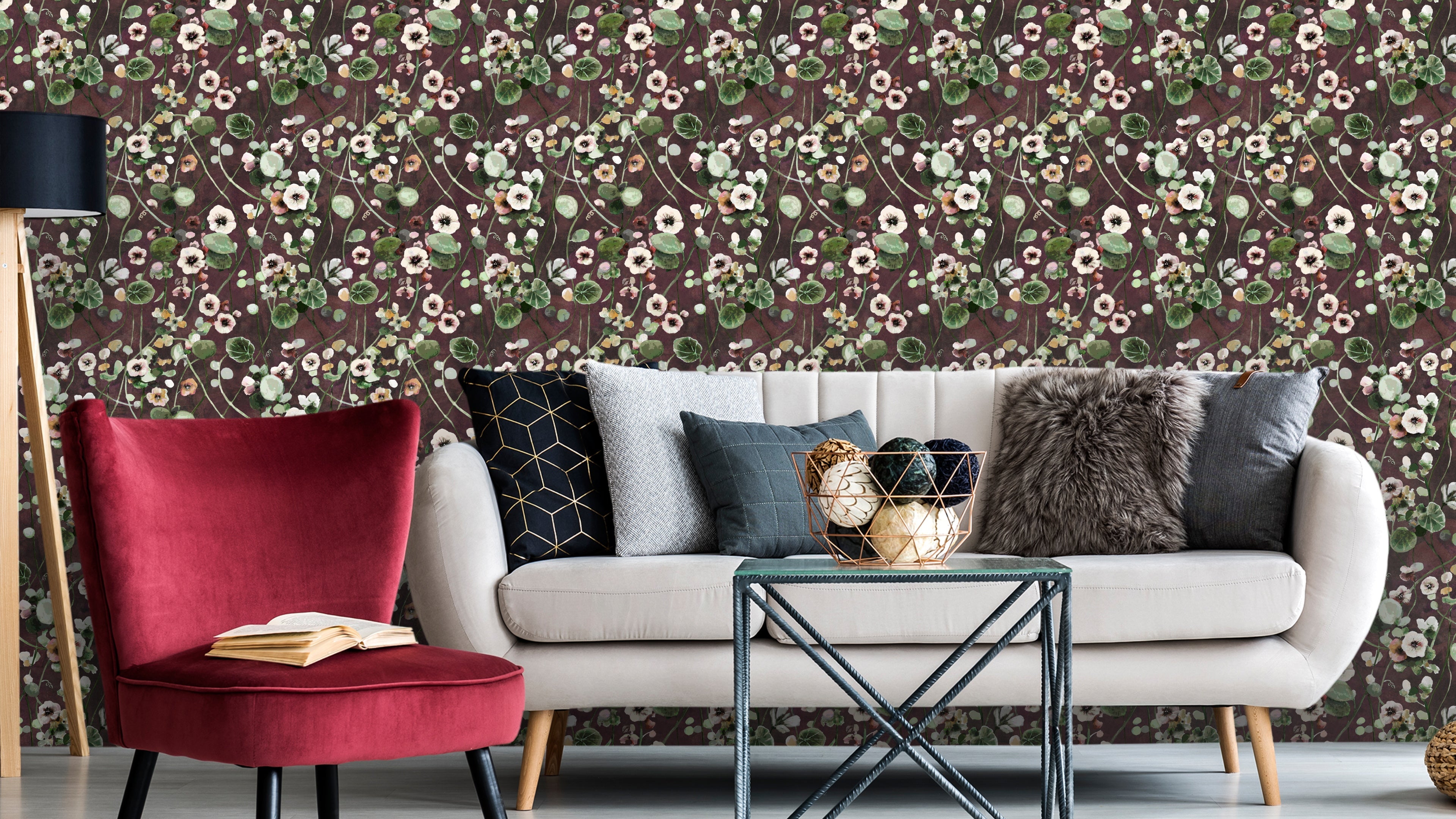 Krasse - Vine – Handmålad tapet med levande blommor i röda toner