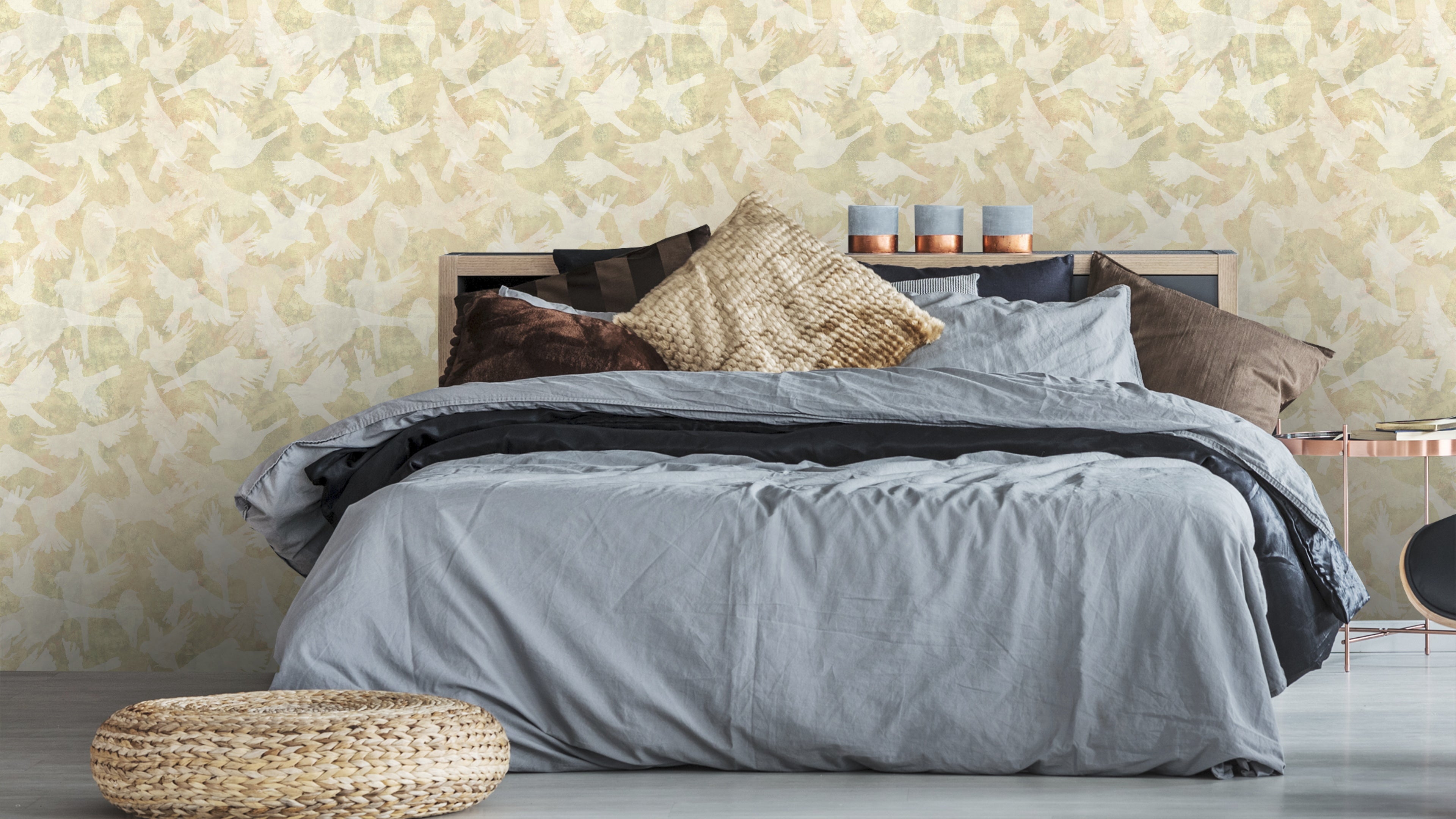 Fåglar - Wheat - Ljus gul tapet med fågelmotiv i skandinavisk design