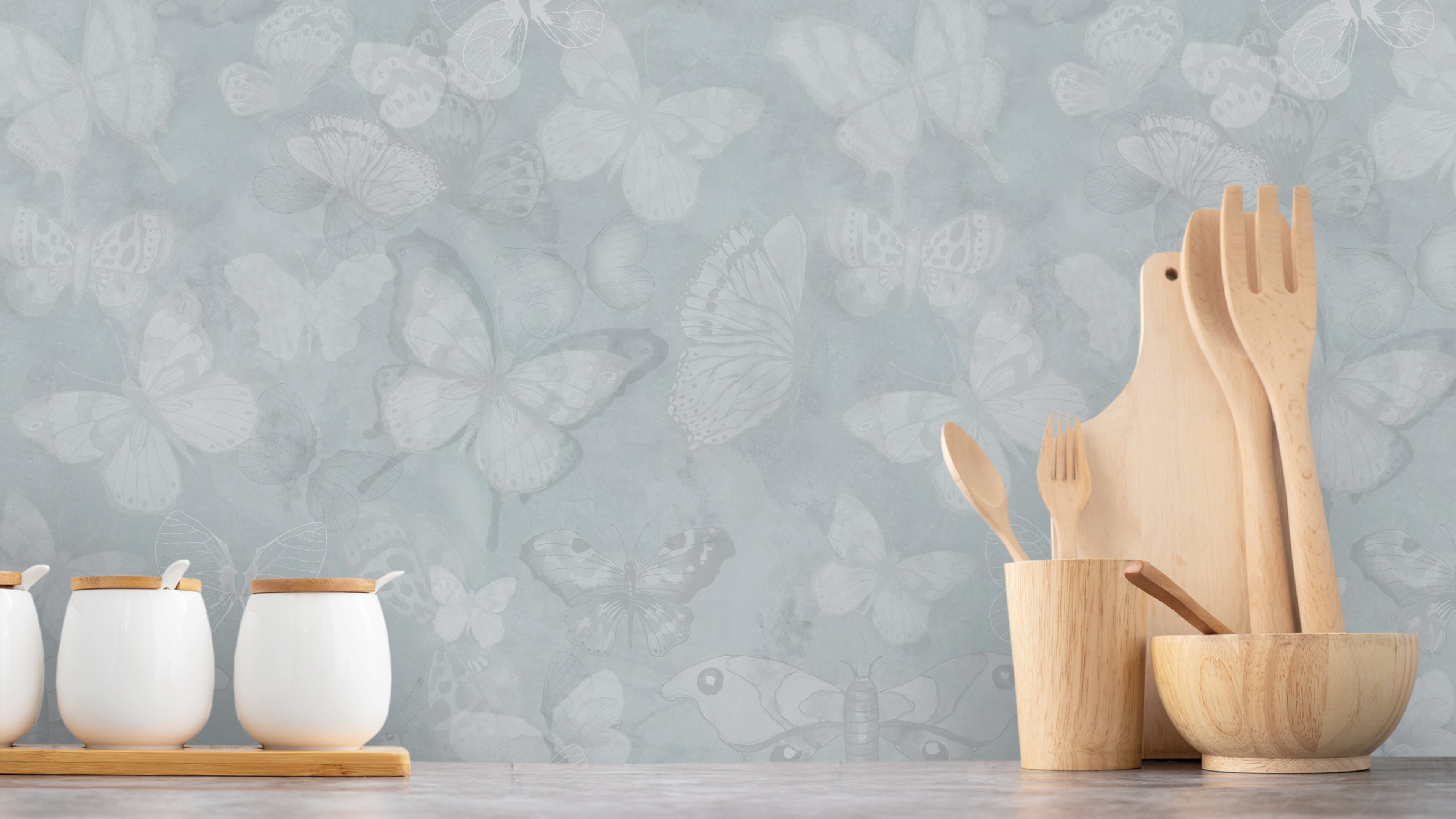 Mariposa - Regntunga moln - Fjärilstapet i akvarell med melerad bakgrund