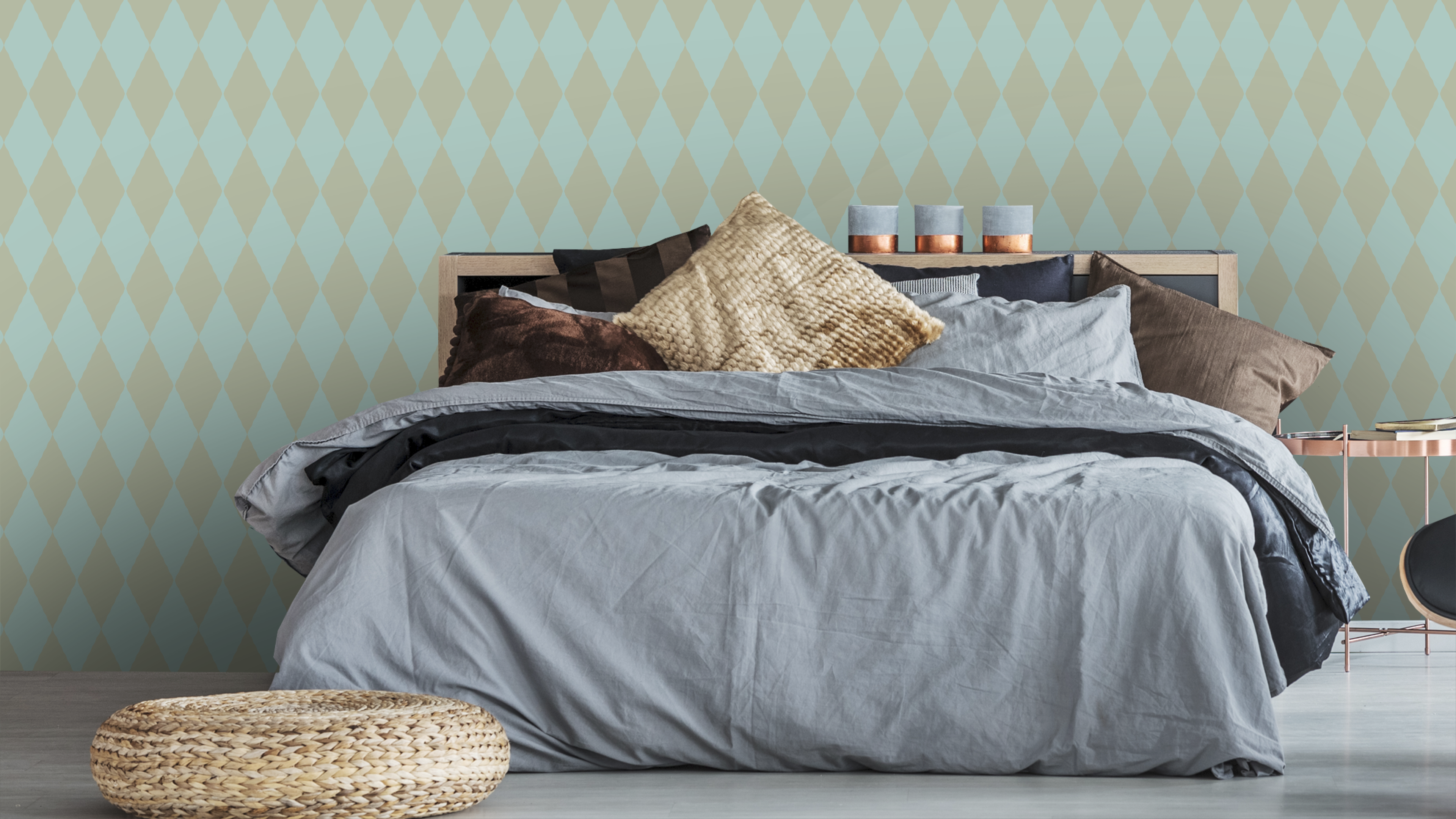 Wavy Diamond - Emerald - Geometrisk tapet med vågiga diamanter i gröna toner