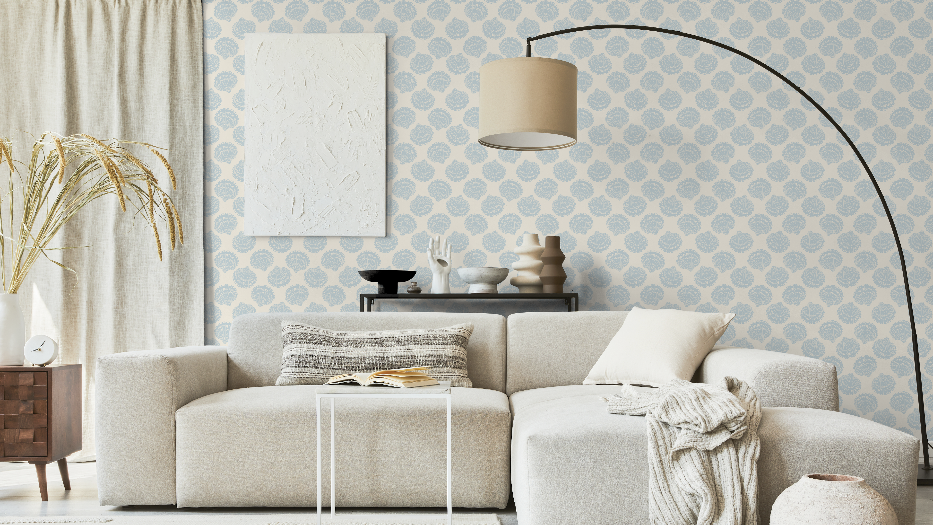 Reval Wallpaper Vongole - Light Blue - Elegant tapet med musselskal i pastellblått – högkvalitativ tapet för en personlig ...