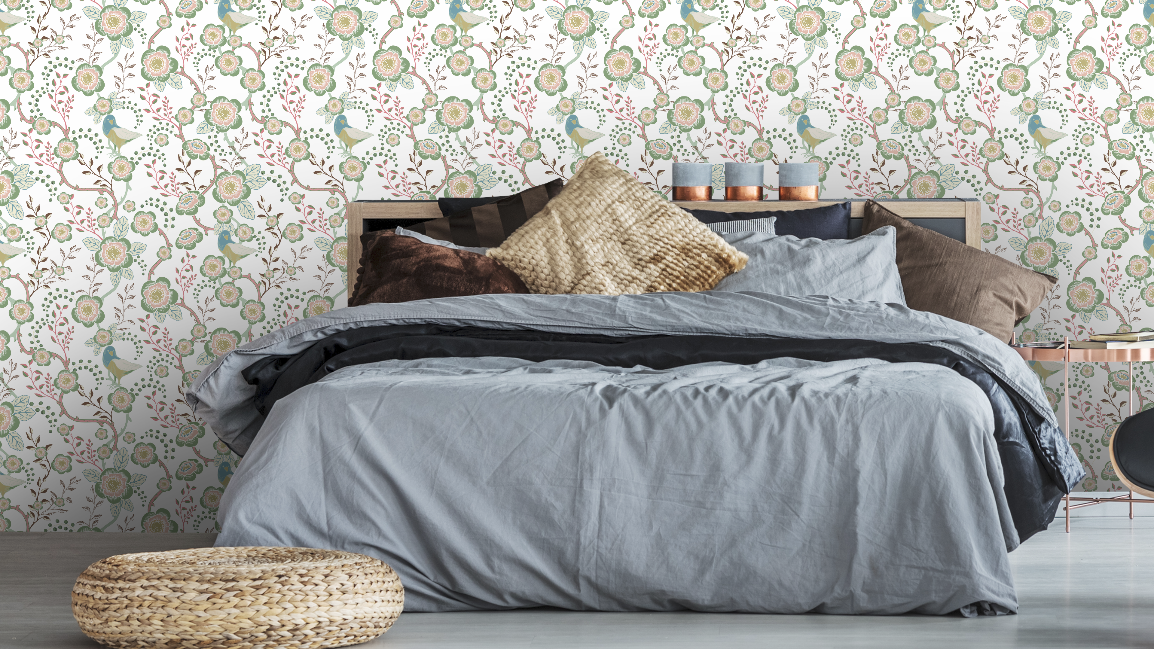 Reval Wallpaper Epiphany - Creme - Romantisk tapet med fåglar och blommor – högkvalitativ tapet för en personlig och harmo...