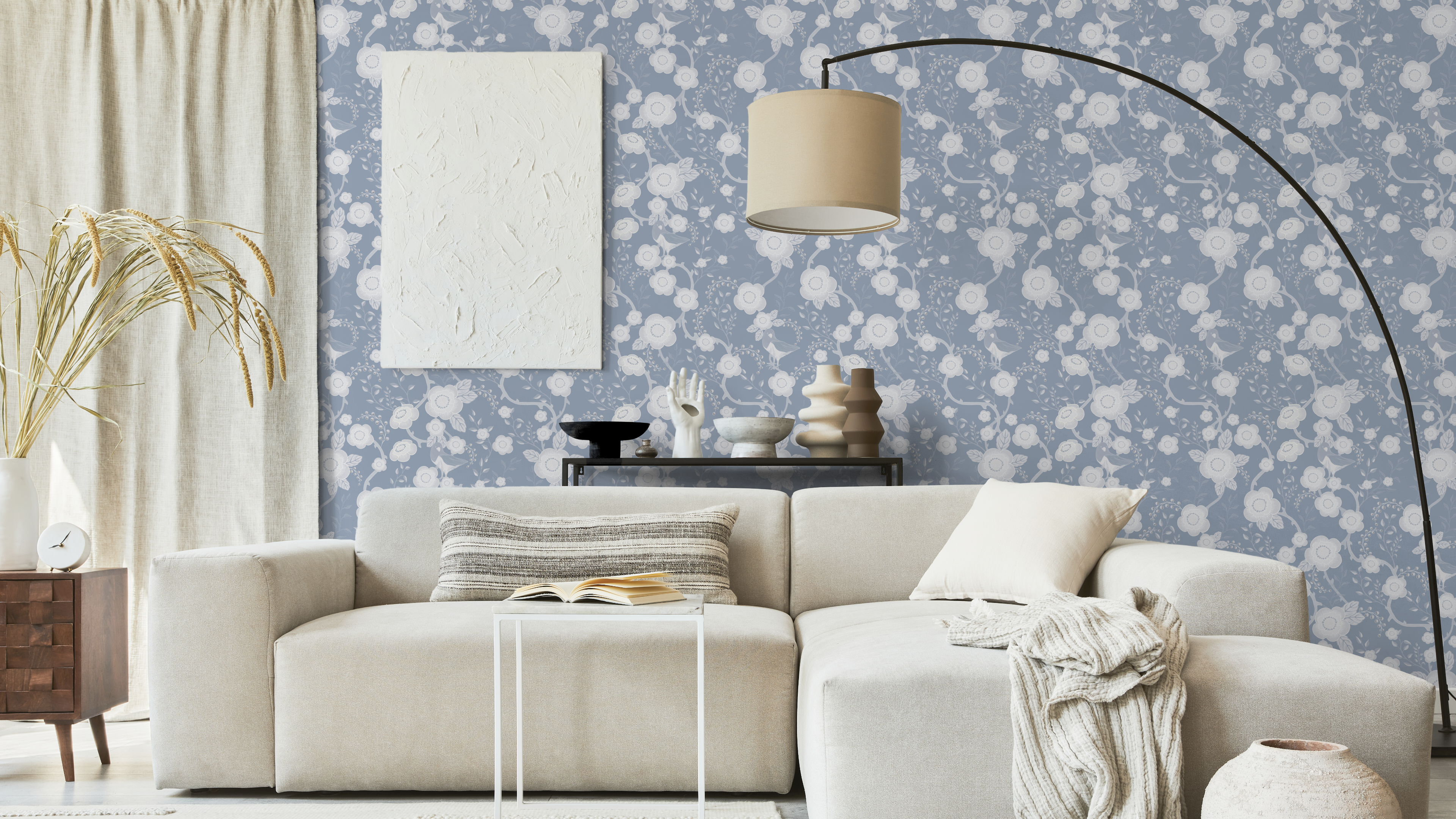 Reval Wallpaper Epiphany - Bly - Romantisk tapet med fåglar och blommor – högkvalitativ tapet för en personlig och harmoni...