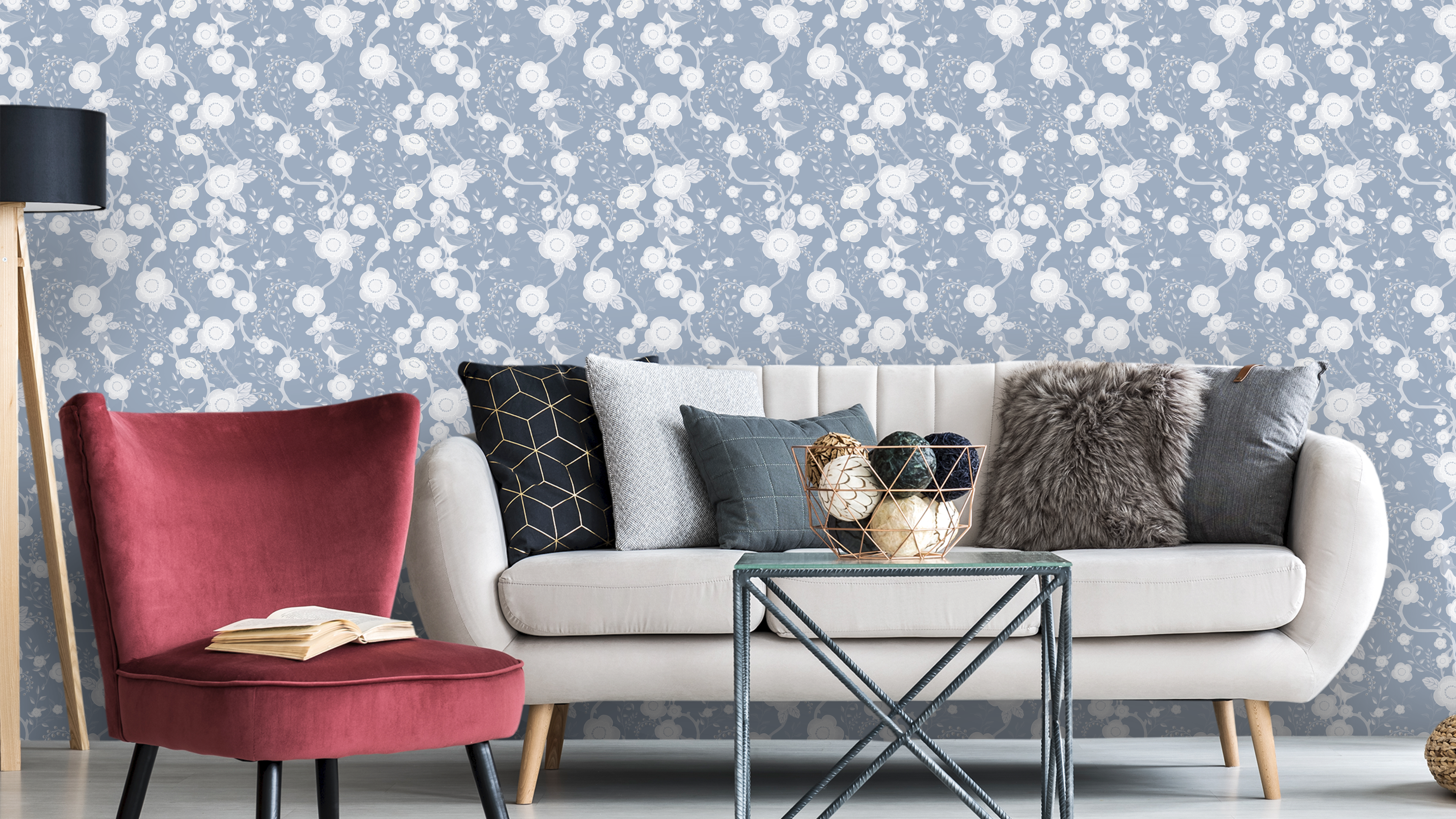 Reval Wallpaper Epiphany - Bly - Romantisk tapet med fåglar och blommor – högkvalitativ tapet för en personlig och harmoni...