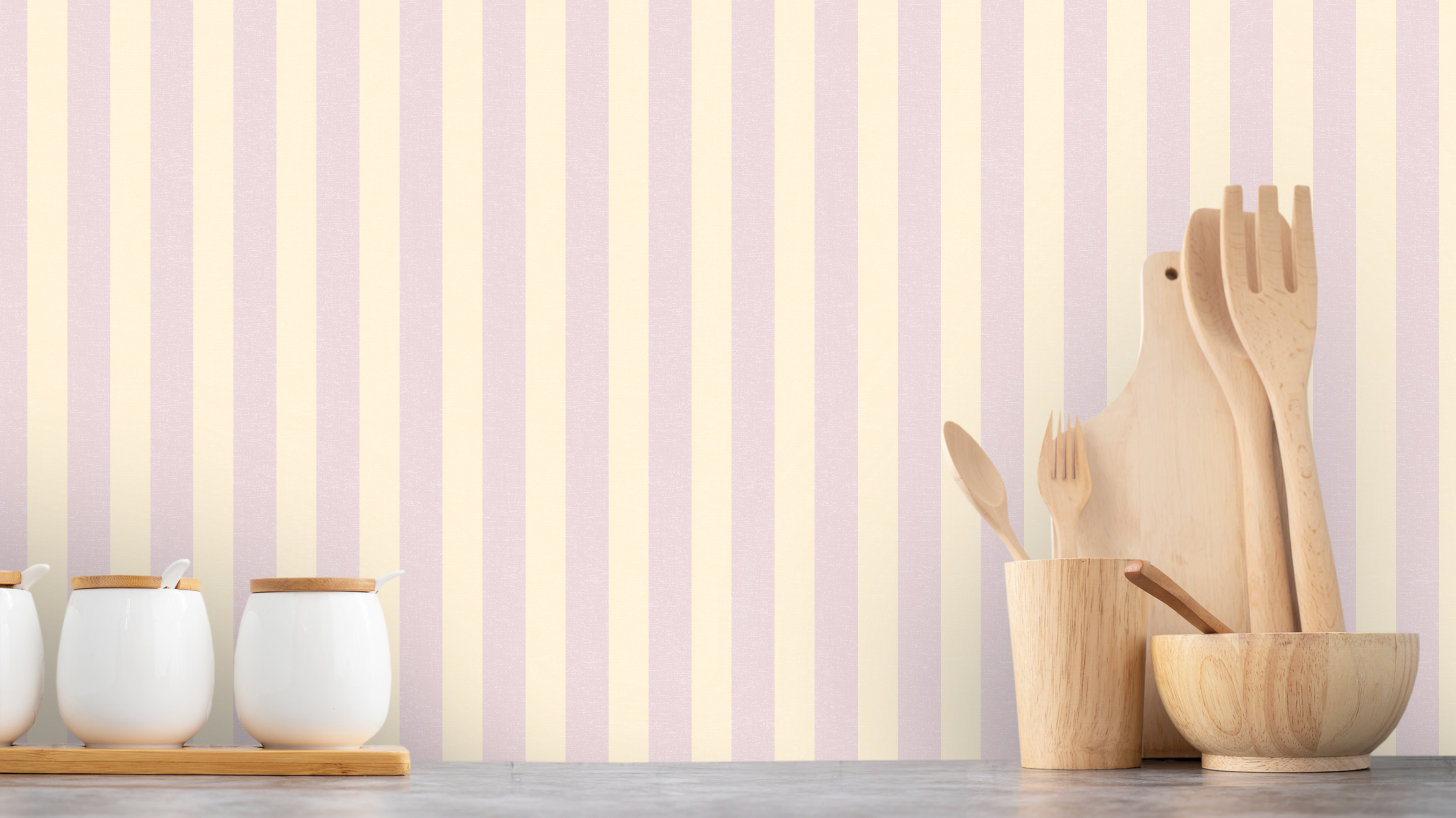 Reval Wallpaper Umbrella Stripe - Pearl - Lekfull randig tapet i pastellfärger för barnrummet – högkvalitativ tapet för en...