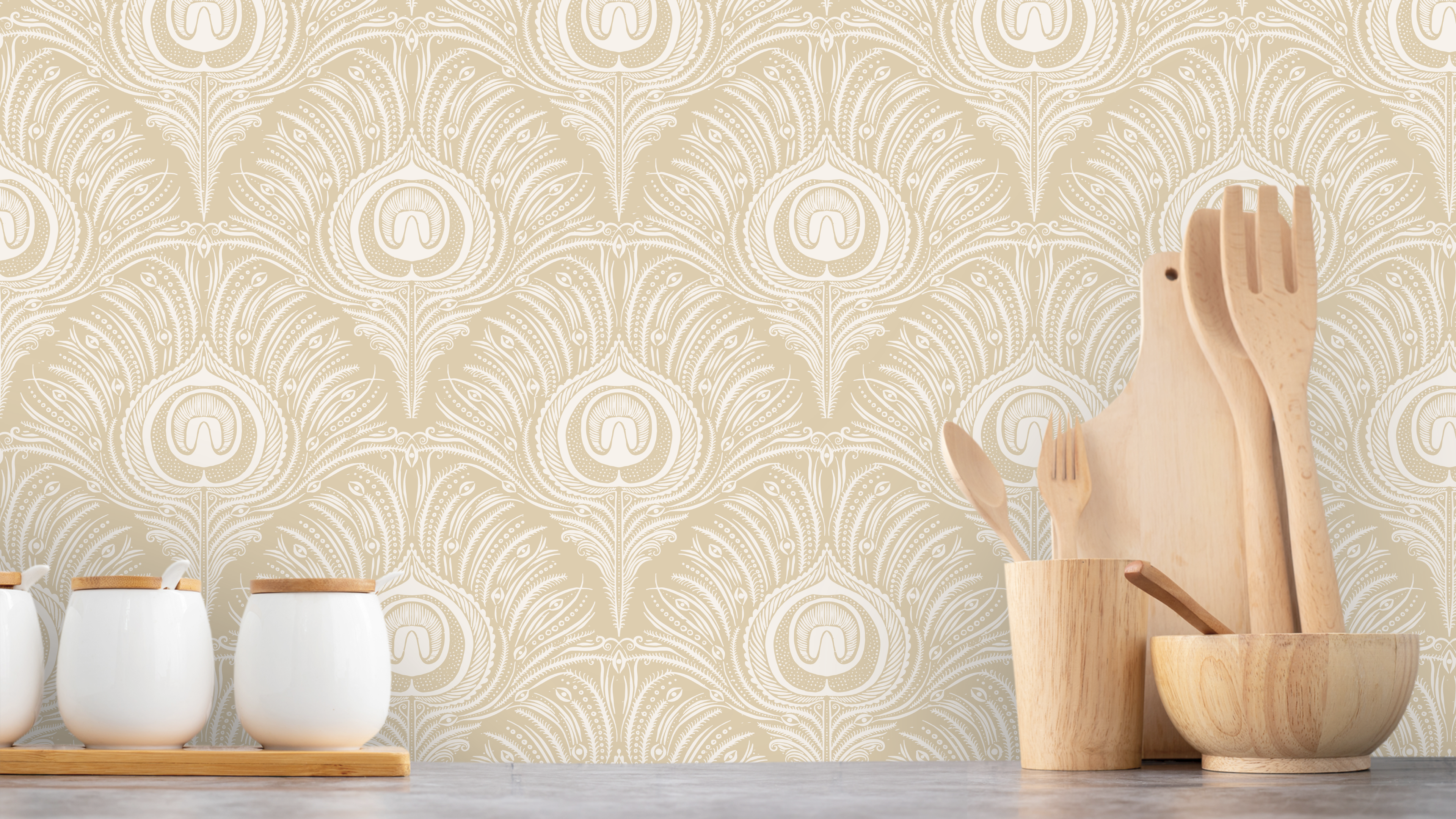 Peacock Plume Damask - Honey - Varm gul tapet med påfågelsfjädermönster