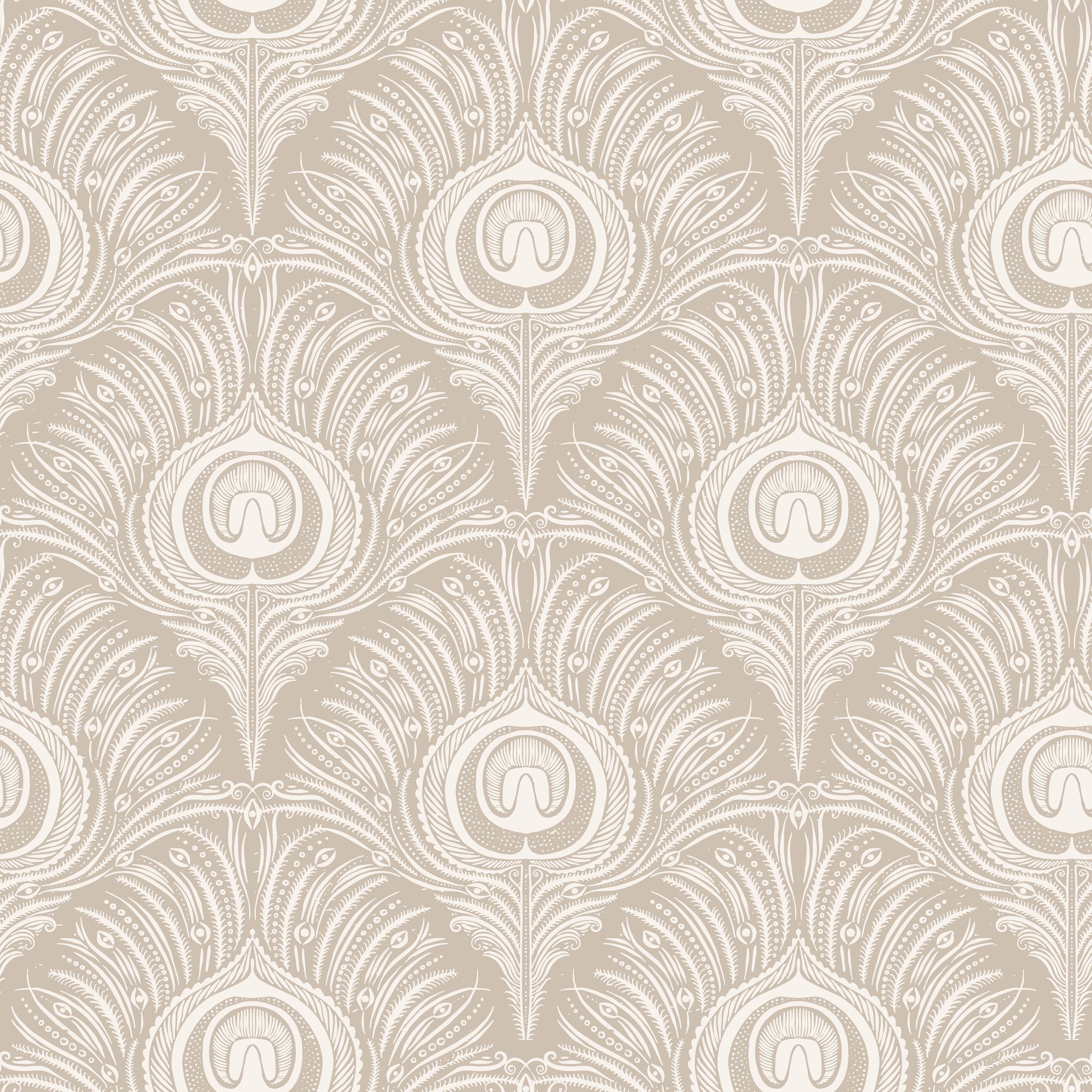 Peacock Plume Damask - Blush Beige – Klassisk tapet med elegant påfågelmotiv