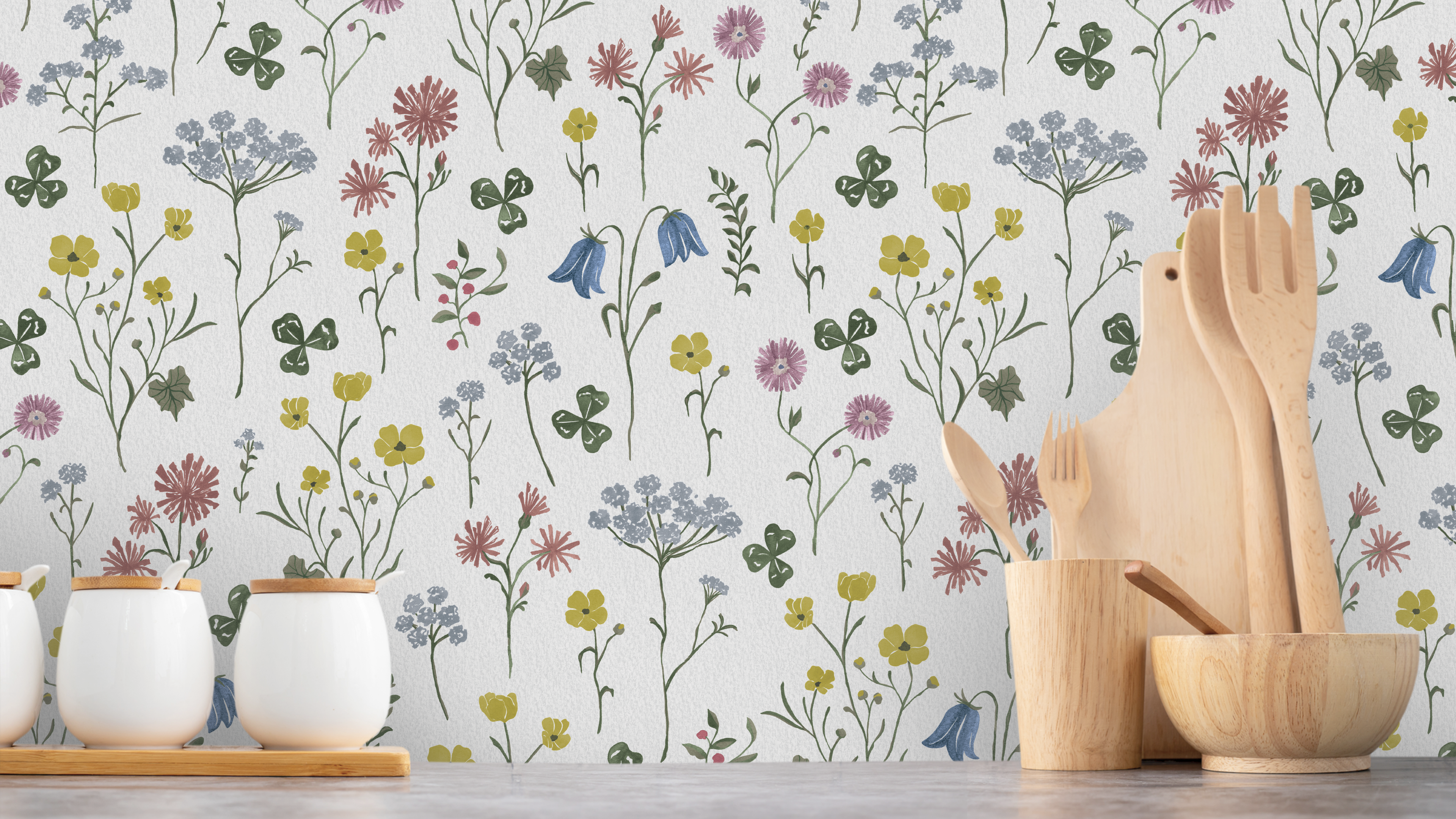 Sommaräng - Gryning – Naturlig tapet med vilda blommor och växter i färgstark design