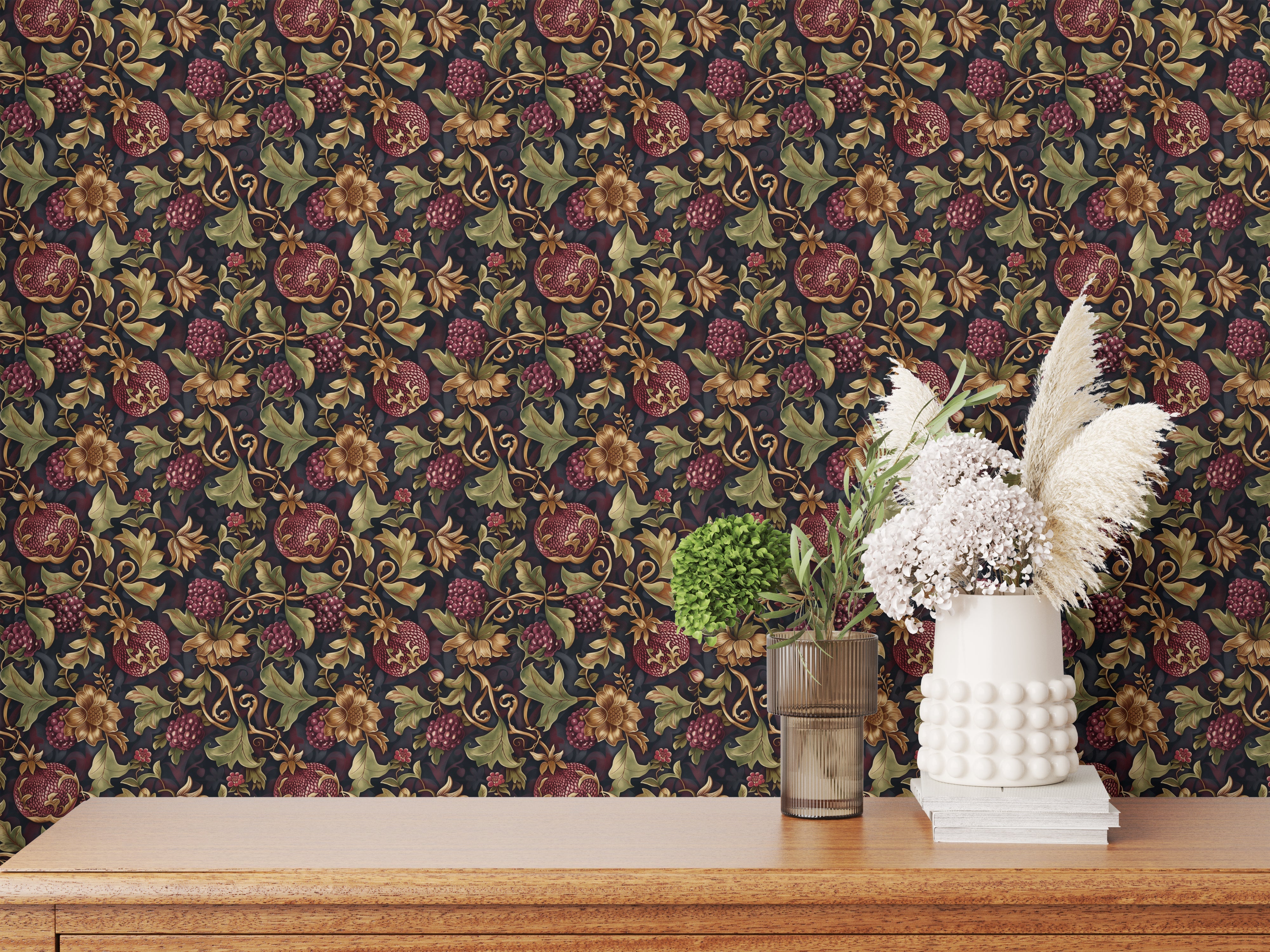 Castle Fruits - Lila - Elegant tapet med lila frukter mot mörk bakgrund