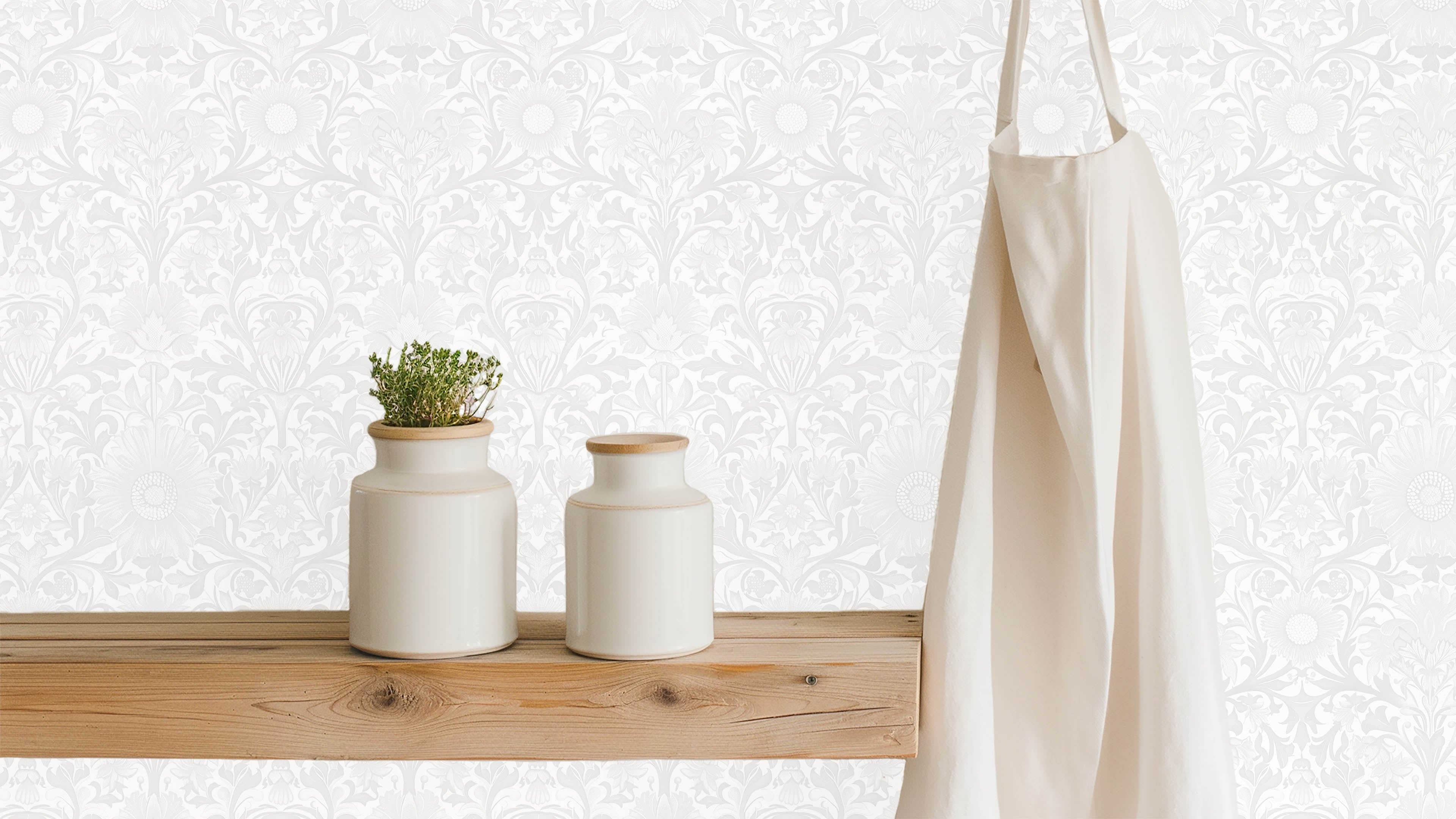 Reval Wallpaper Timeless Blooms - Grå - Klassisk blommig tapet med tidlös elegans – högkvalitativ tapet för en personlig o...