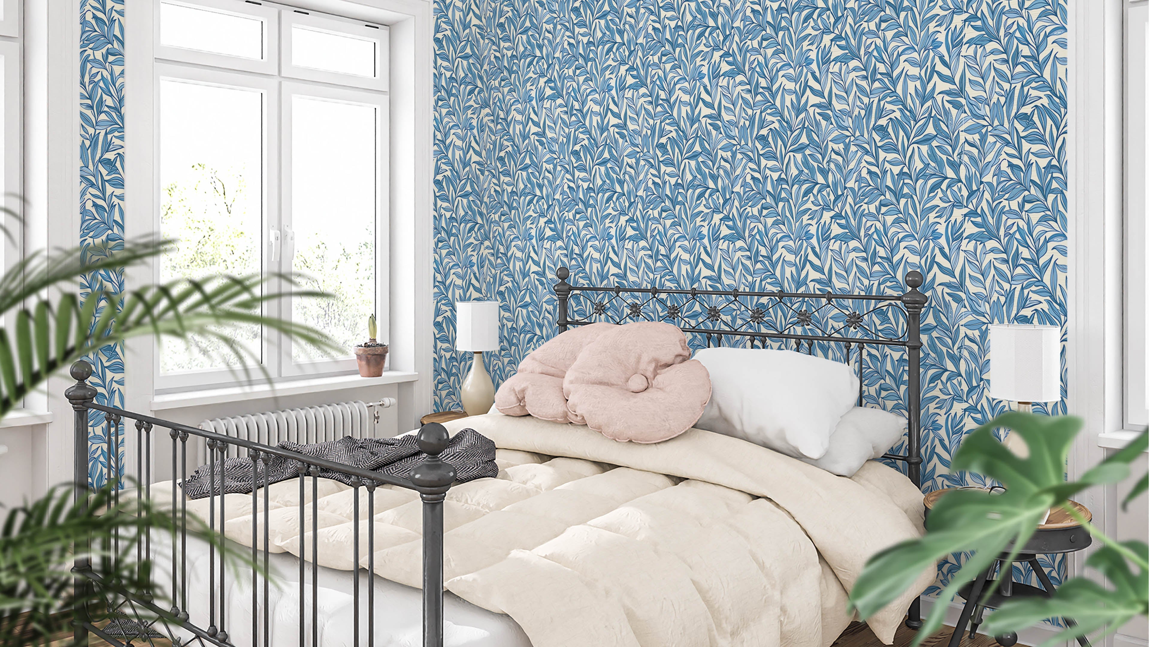 Boughs - Blå - Elegant tapet med handritade blad i blå toner