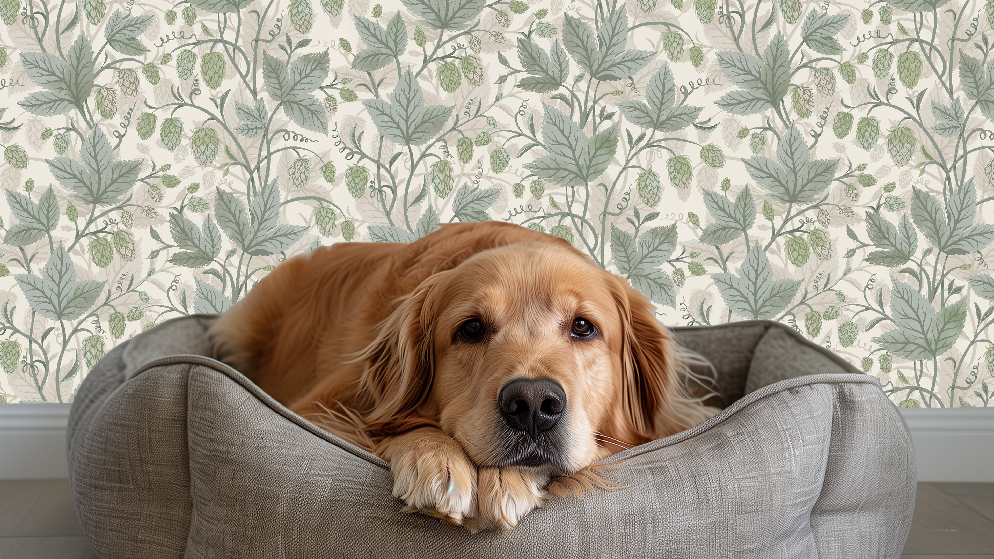 Trailing Hops Hedge - Elegant tapet med organiskt humlemönster i gröna toner