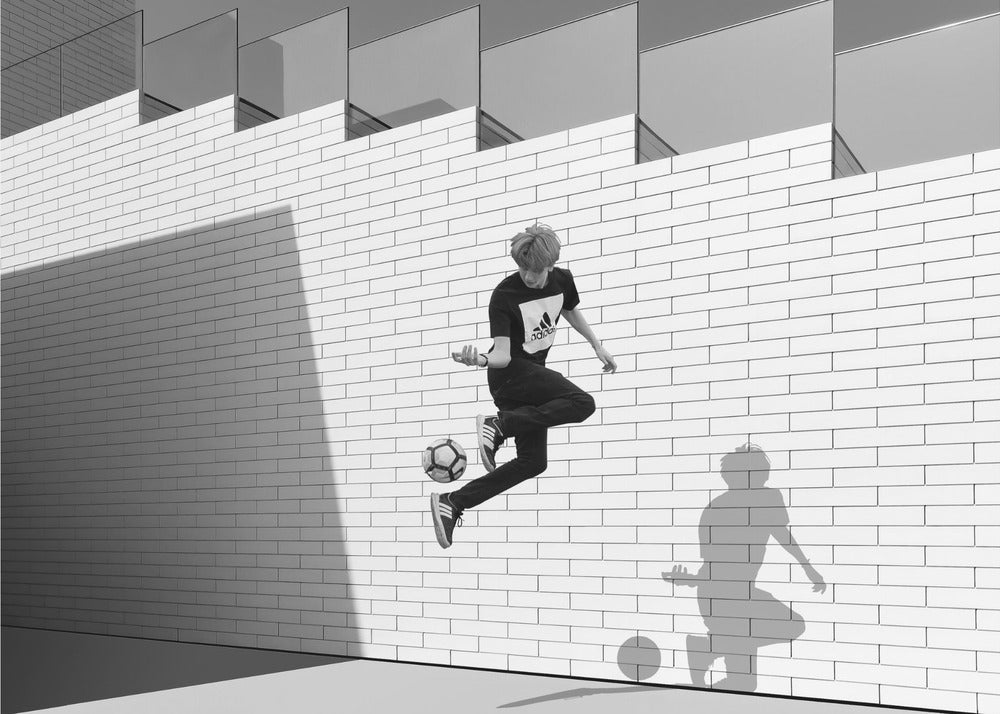 Boy with football - Fotbollens hopp