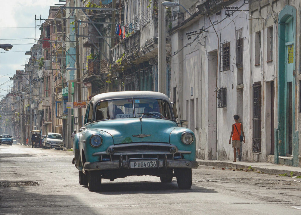Cuba - Nostalgiskt fototapet med klassiska bilar från Havana