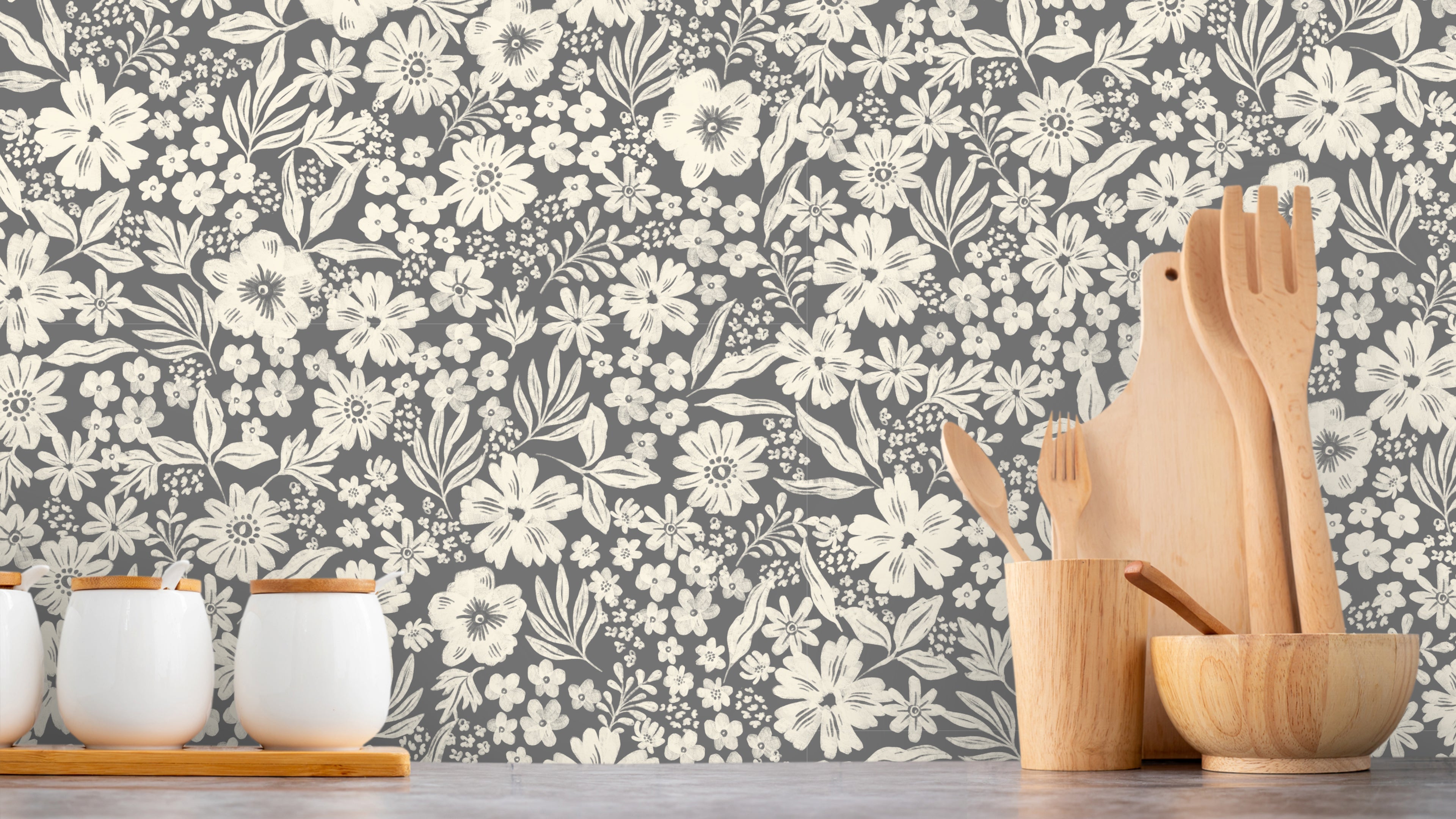 Reval Wallpaper Joanie - Half Drop - Charcoal – Elegant tapet med romantiska blommor – högkvalitativ tapet för en personli...