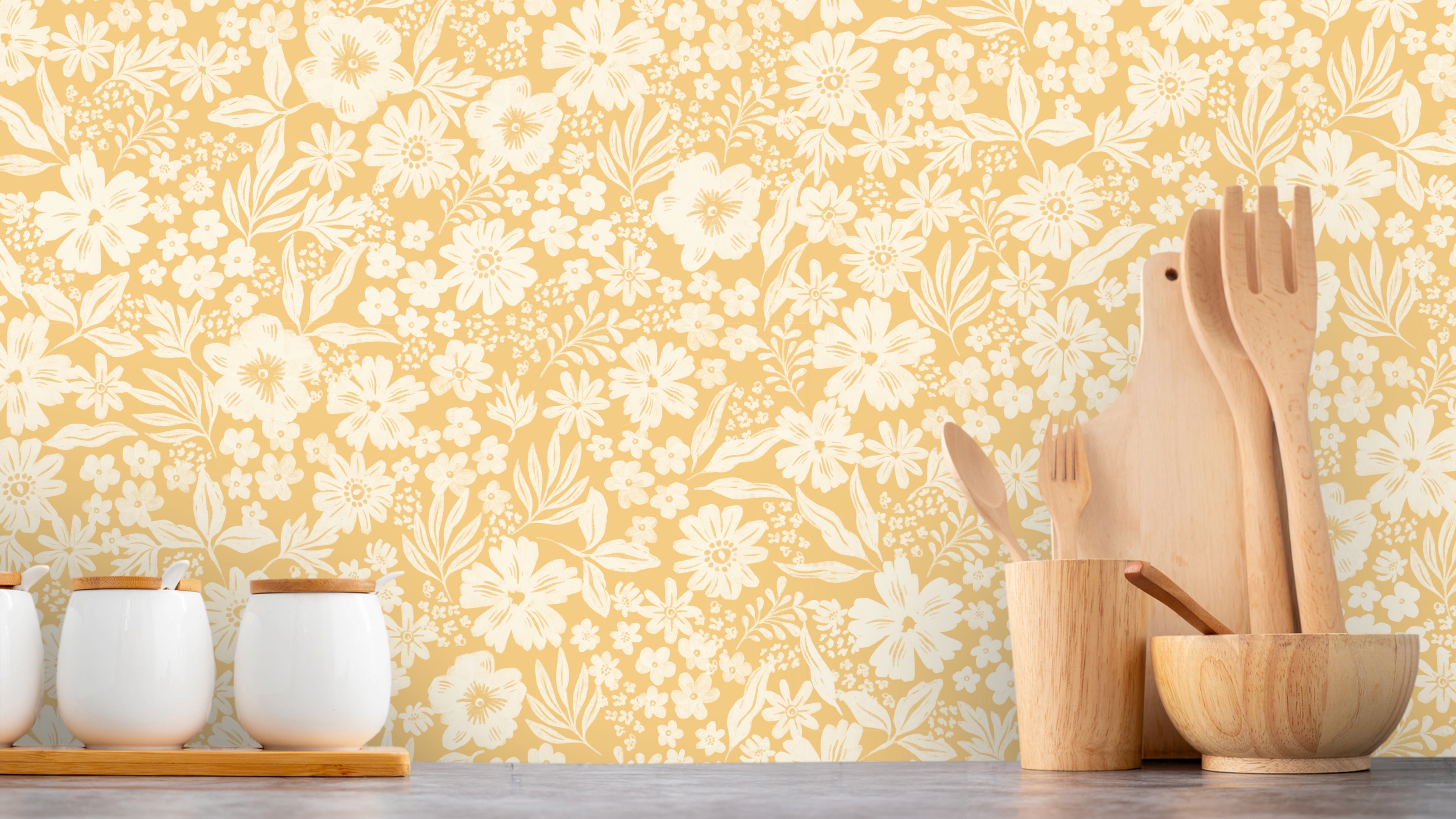 Joanie - Half Drop - Sunny – Solljus tapet med romantiska blommor