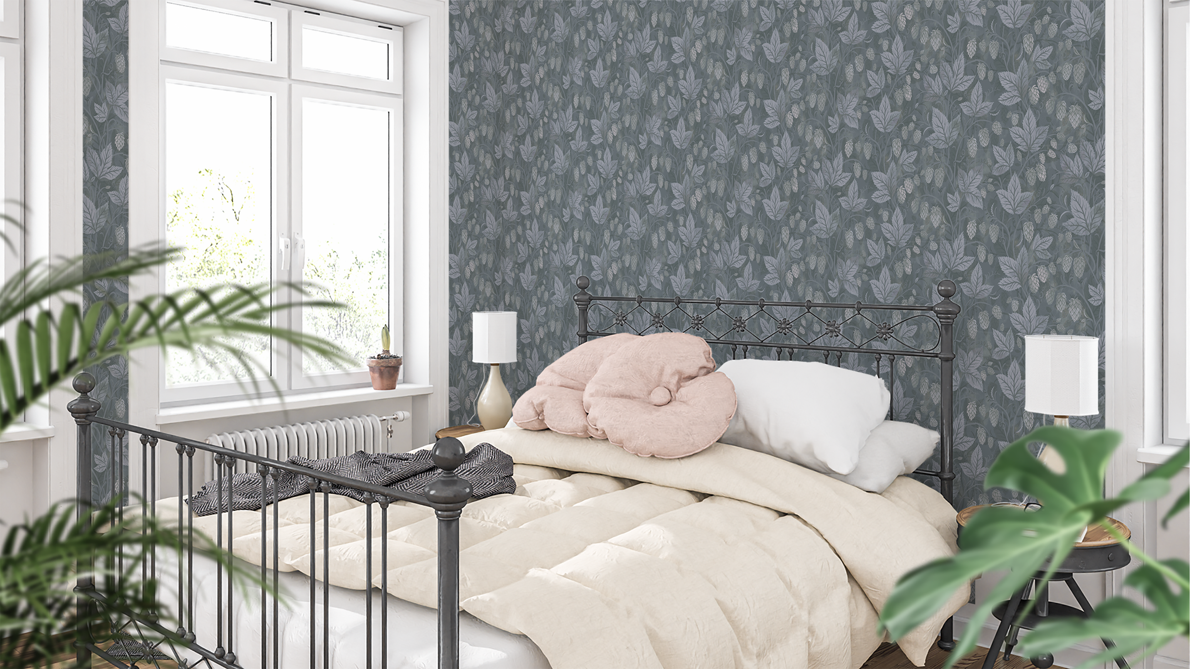 Trailing Hops Silver Blue - Elegant tapet med organiskt humlemönster i silverblå toner