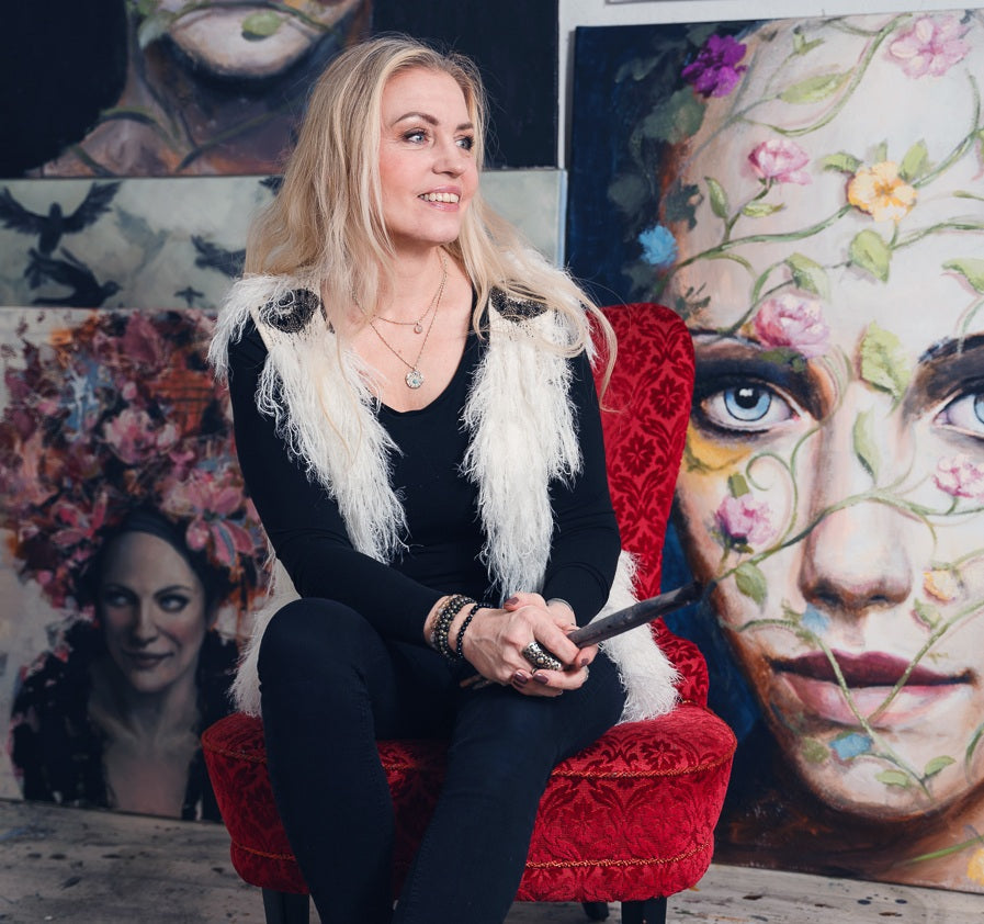 Möt Malin Östlund – drömska målningar som hittar vägen rakt in i hjärtat