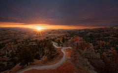 Wall mural Bryce Canyon – fototapet med unikt motiv som skapar en inspirerande fondvägg