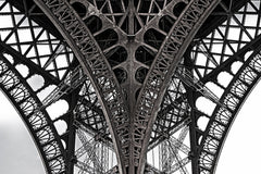 Wall mural Paris Eiffel II – fototapet med unikt motiv som skapar en inspirerande fondvägg