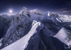 Wall mural Koscielec in the Night – fototapet med unikt motiv som skapar en inspirerande fondvägg