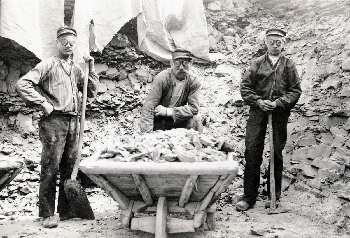 Steinhoggeri – Historisk fototapet med autentisk håndverksånd
