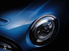 Wall mural MINI Cooper SE – fototapet med unikt motiv som skapar en inspirerande fondvägg