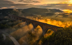 Wall mural Viaduct Sunrise – fototapet med unikt motiv som skapar en inspirerande fondvägg