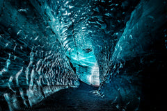Wall mural The giant ice cave – fototapet med unikt motiv som skapar en inspirerande fondvägg