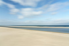 Wall mural sand sea and sky – fototapet med unikt motiv som skapar en inspirerande fondvägg