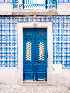 Wall mural Blue Lisbon – fototapet med unikt motiv som skapar en inspirerande fondvägg