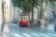 Wall mural Tram – fototapet med unikt motiv som skapar en inspirerande fondvägg