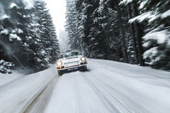 Wall mural Old Porsche – fototapet med unikt motiv som skapar en inspirerande fondvägg