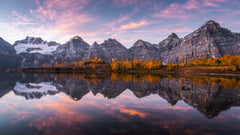 Wall mural Mirror in Banff – fototapet med unikt motiv som skapar en inspirerande fondvägg