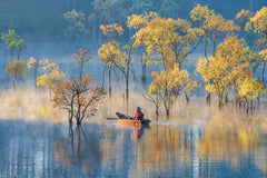 Wall mural the lonely fisher man – fototapet med unikt motiv som skapar en inspirerande fondvägg