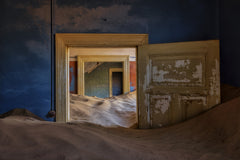 Wall mural Faded Glory – fototapet med unikt motiv som skapar en inspirerande fondvägg