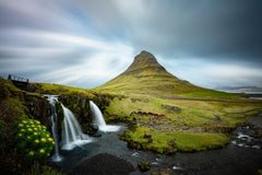 Wall mural Water Fall and Mountain – fototapet med unikt motiv som skapar en inspirerande fondvägg