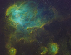 Wall mural Running Chicken Nebula – fototapet med unikt motiv som skapar en inspirerande fondvägg