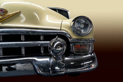 Wall mural The Beige Cadillac – fototapet med unikt motiv som skapar en inspirerande fondvägg